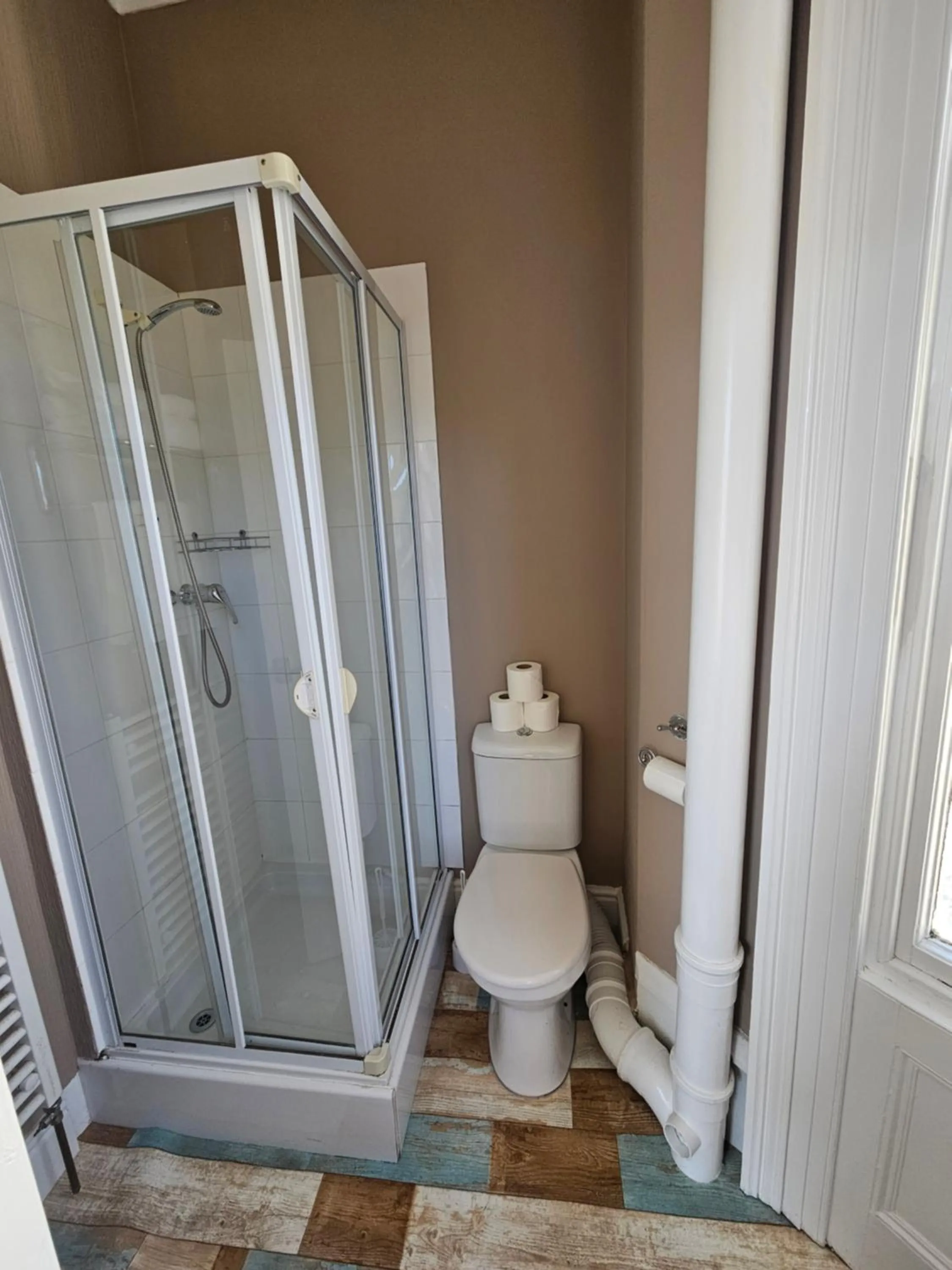 Bathroom in Rivelyn Hotel Bar & Restaurant