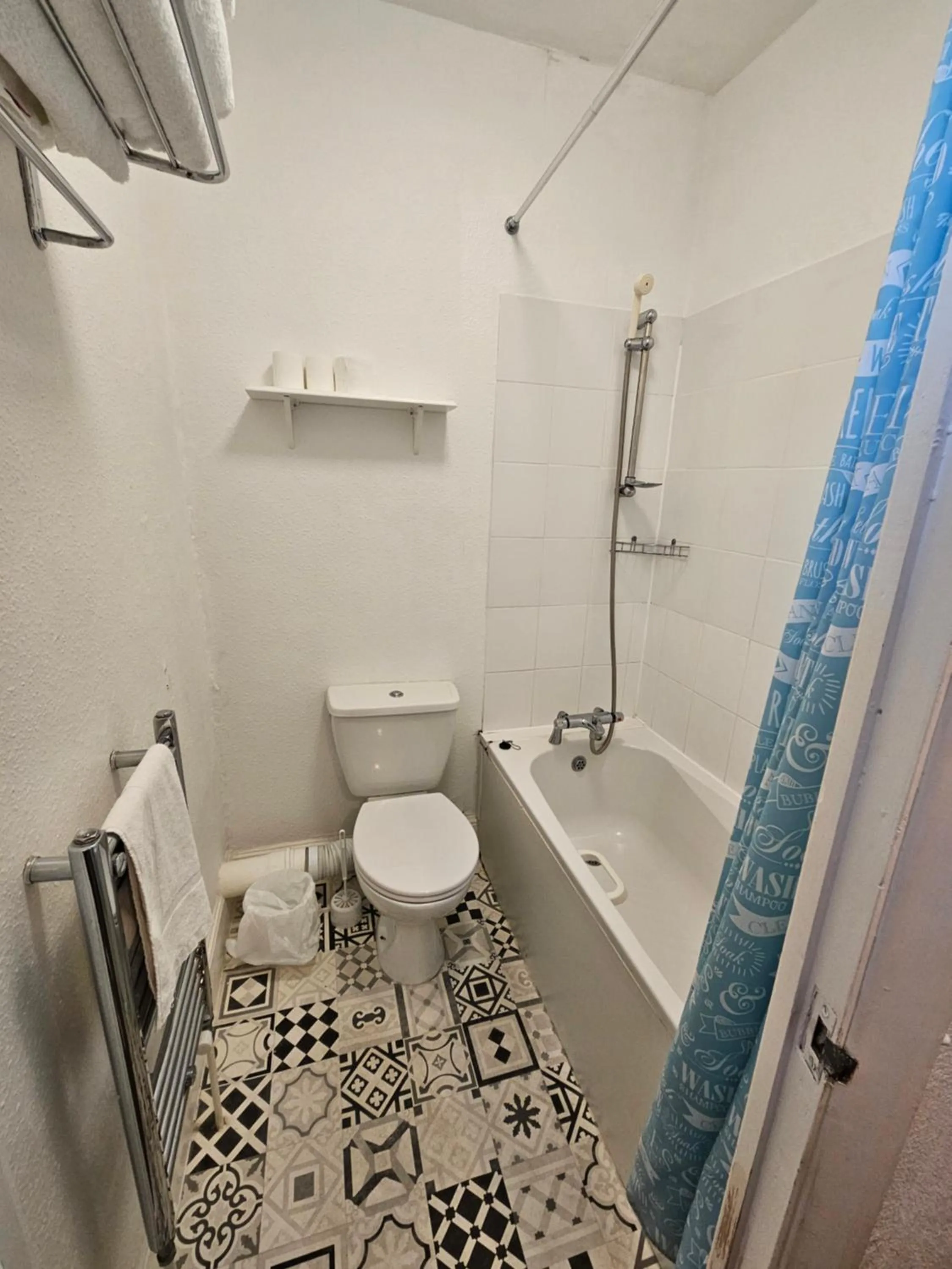 Bathroom in Rivelyn Hotel Bar & Restaurant