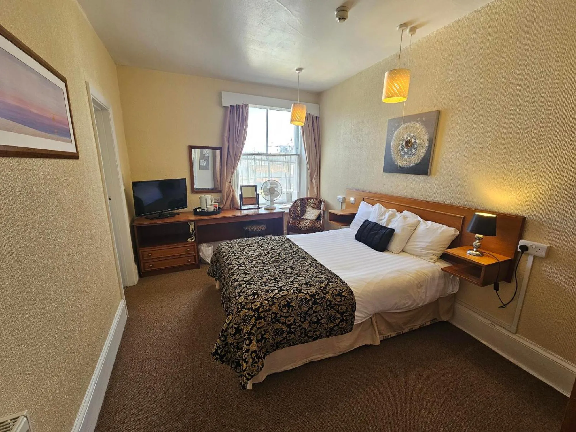 Bedroom, Bed in Rivelyn Hotel Bar & Restaurant