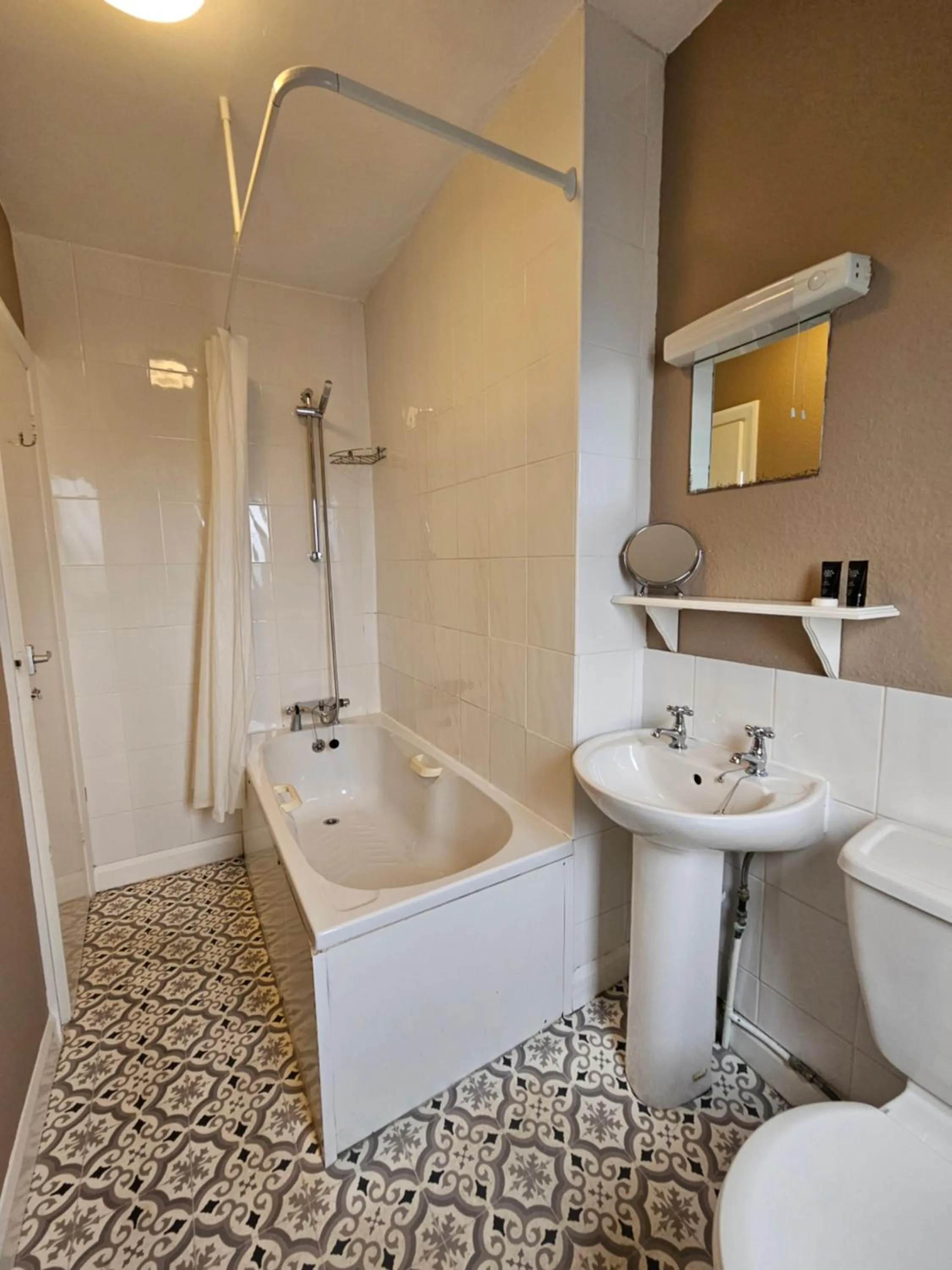 Bathroom in Rivelyn Hotel Bar & Restaurant