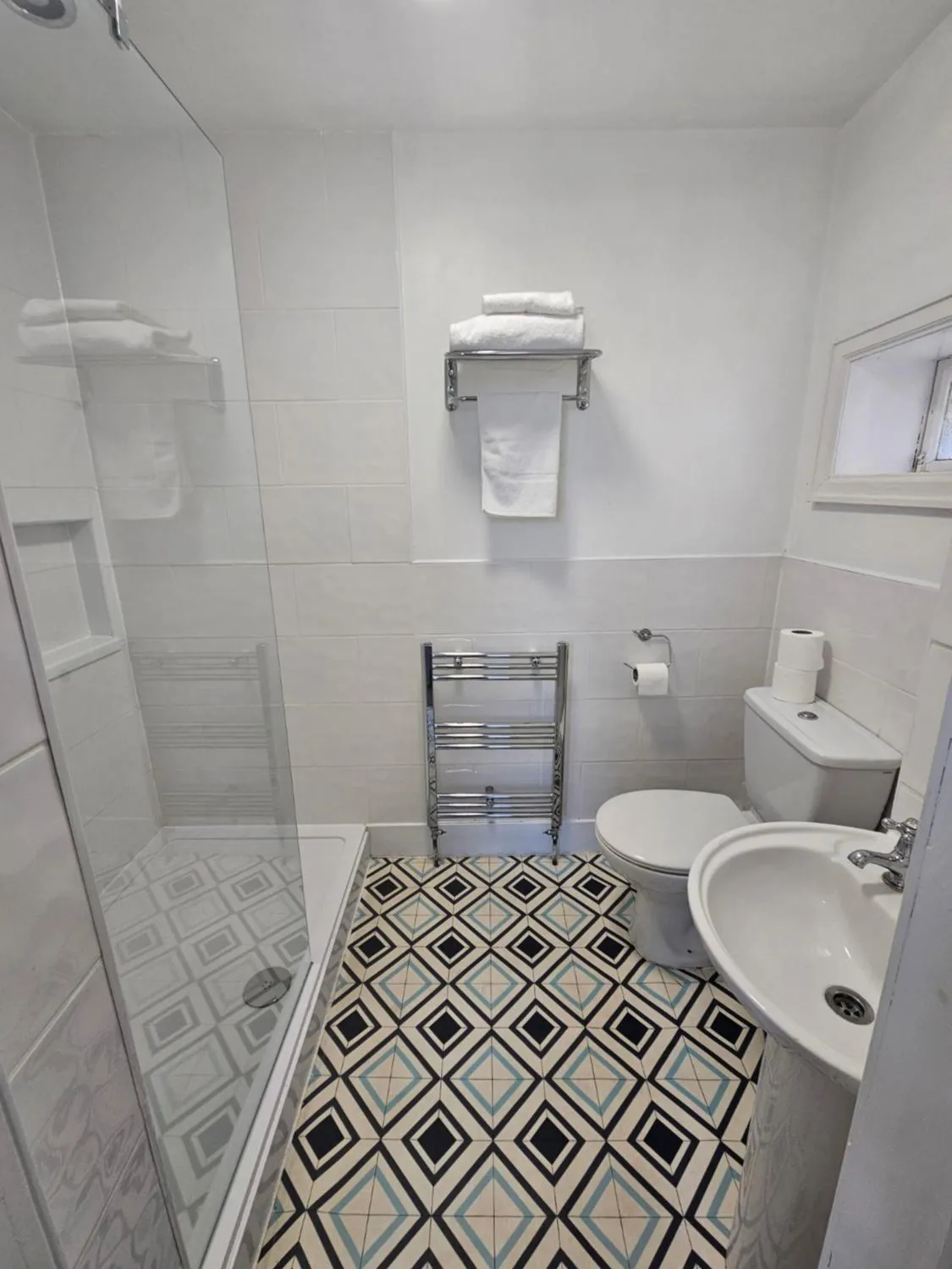 Bathroom in Rivelyn Hotel Bar & Restaurant