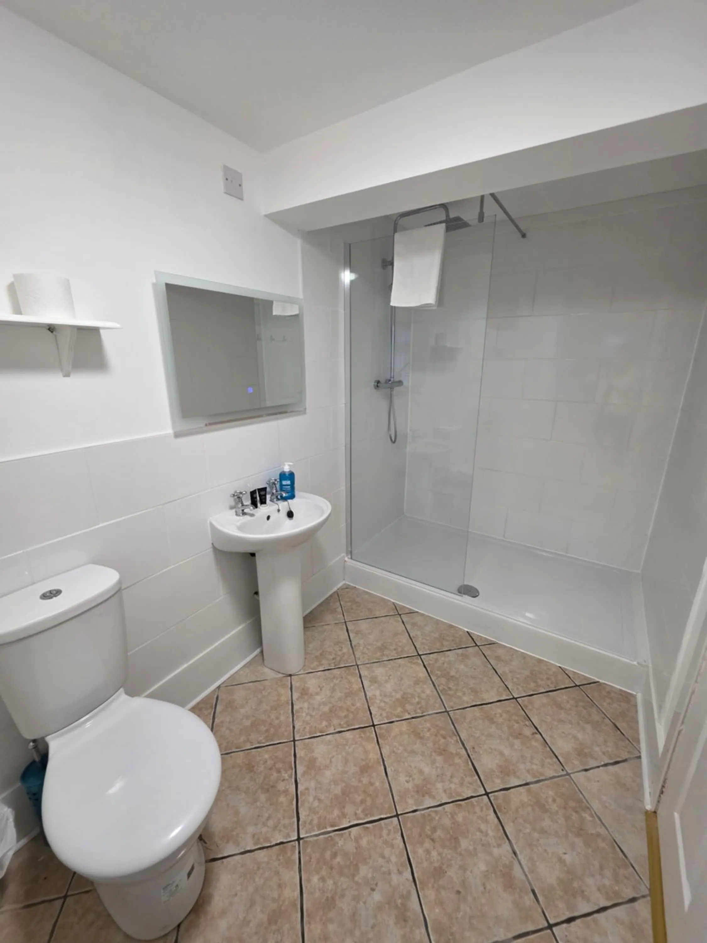 Rivelyn Hotel Bar & Restaurant