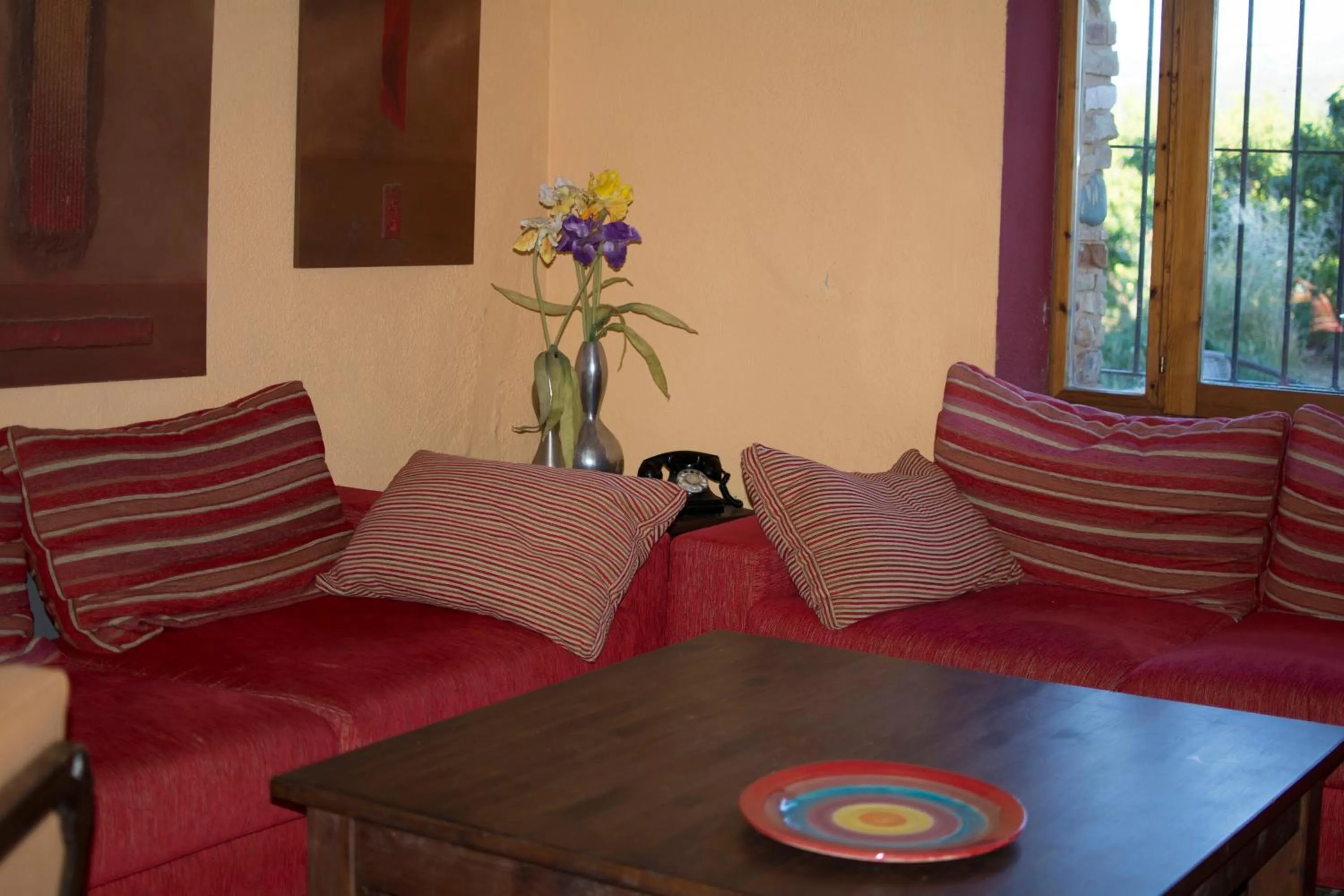 Communal lounge/ TV room in Mas Taniet Hotel Rural