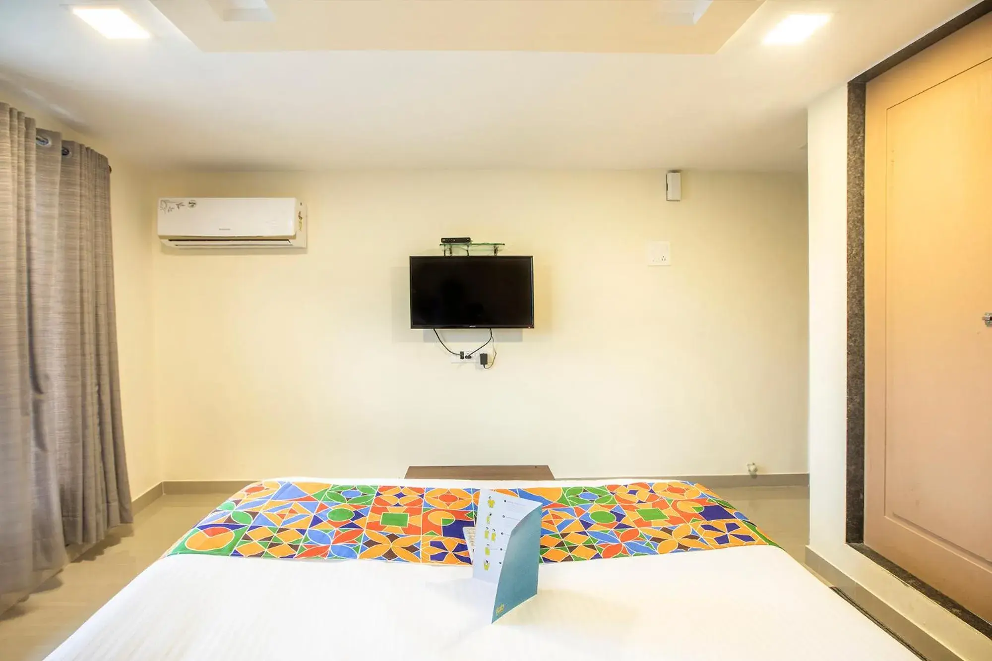 Bedroom, Bed in FabExpress Silver Lake - Nr BKC Bedroom, Bed in FabExpress Silver Lake - Nr BKC