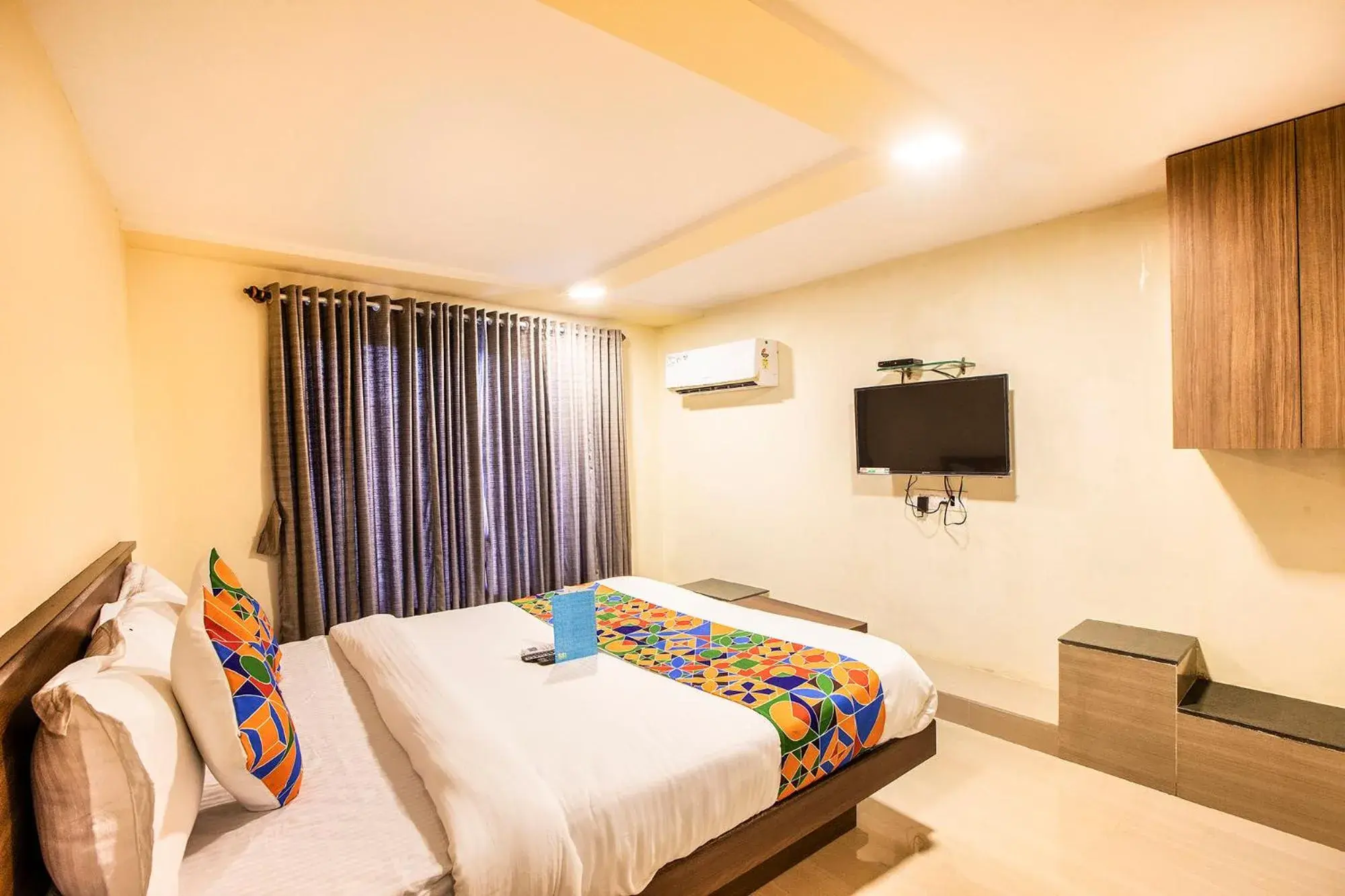 Bedroom, Bed in FabExpress Silver Lake - Nr BKC Bedroom, Bed in FabExpress Silver Lake - Nr BKC