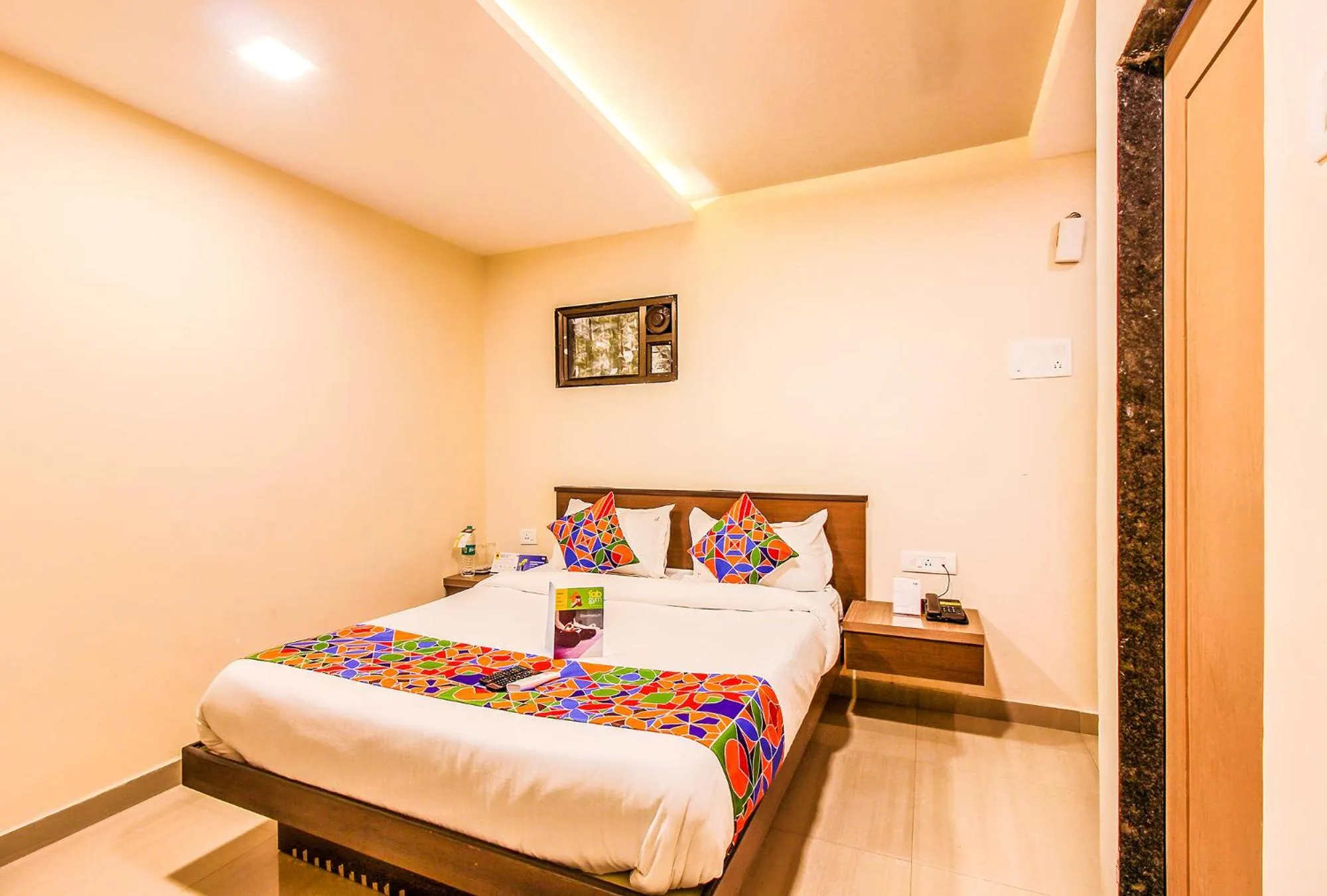 Bedroom, Bed in FabExpress Silver Lake - Nr BKC