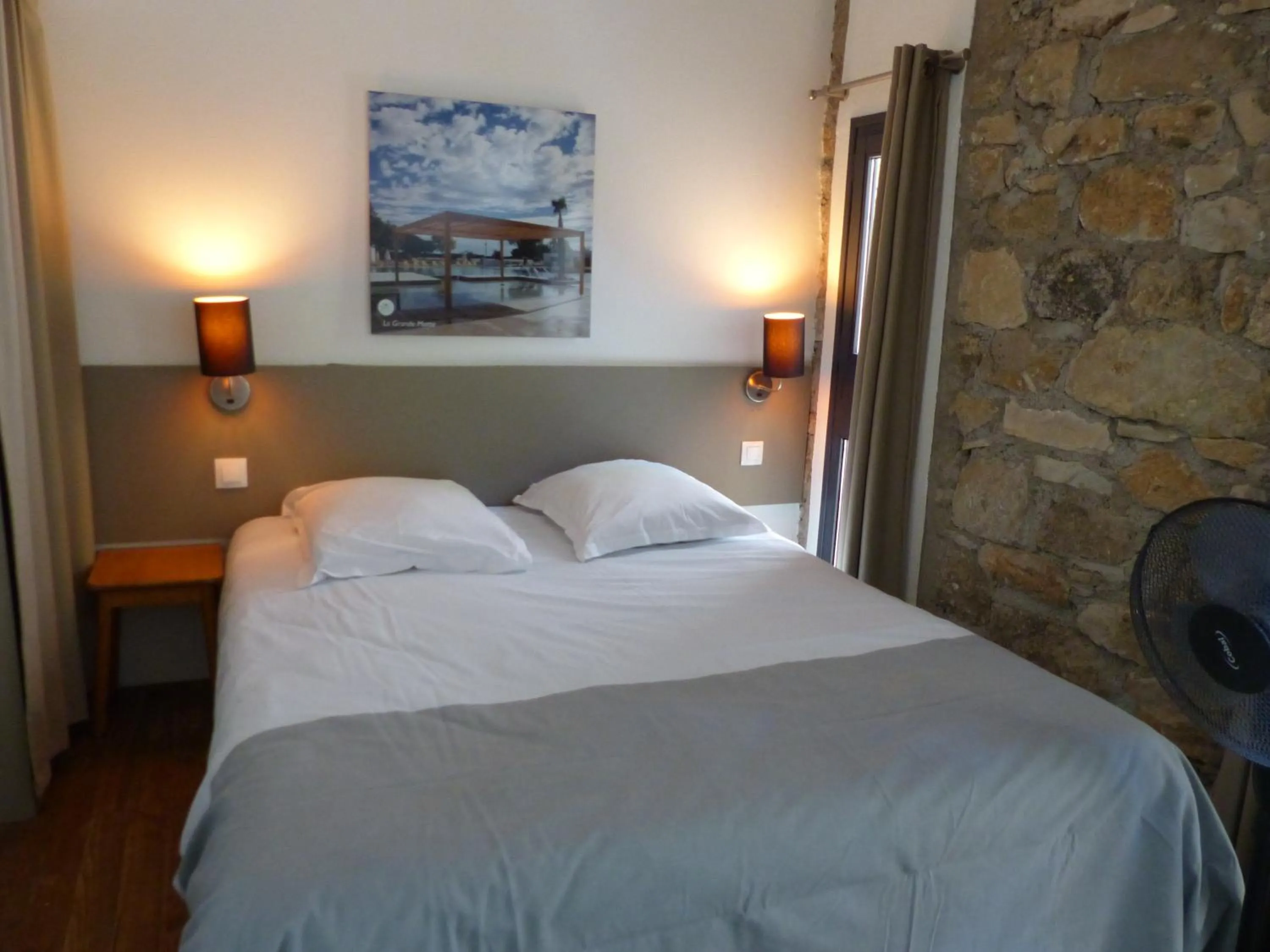 Bed in Terres de France - Le Domaine des Vans