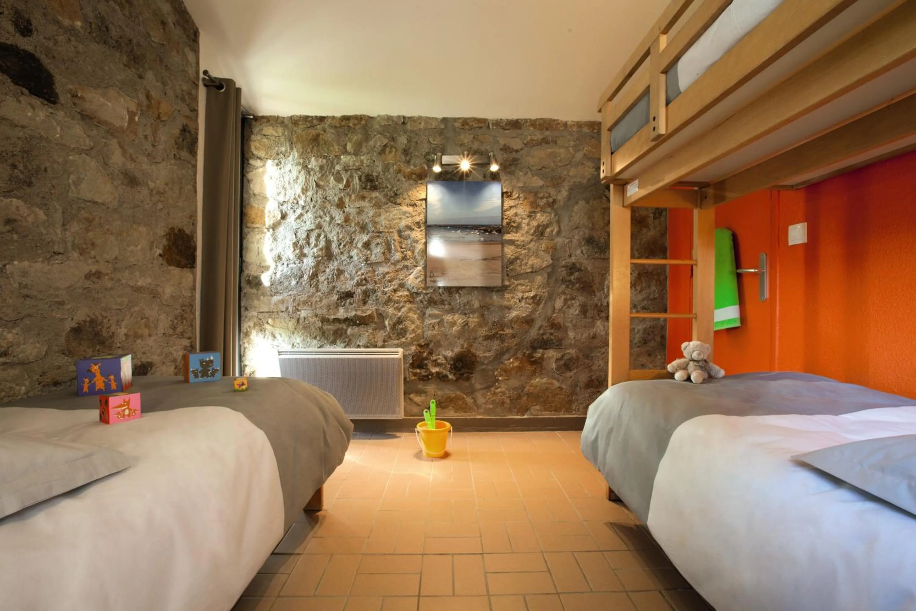 Bed in Terres de France - Le Domaine des Vans