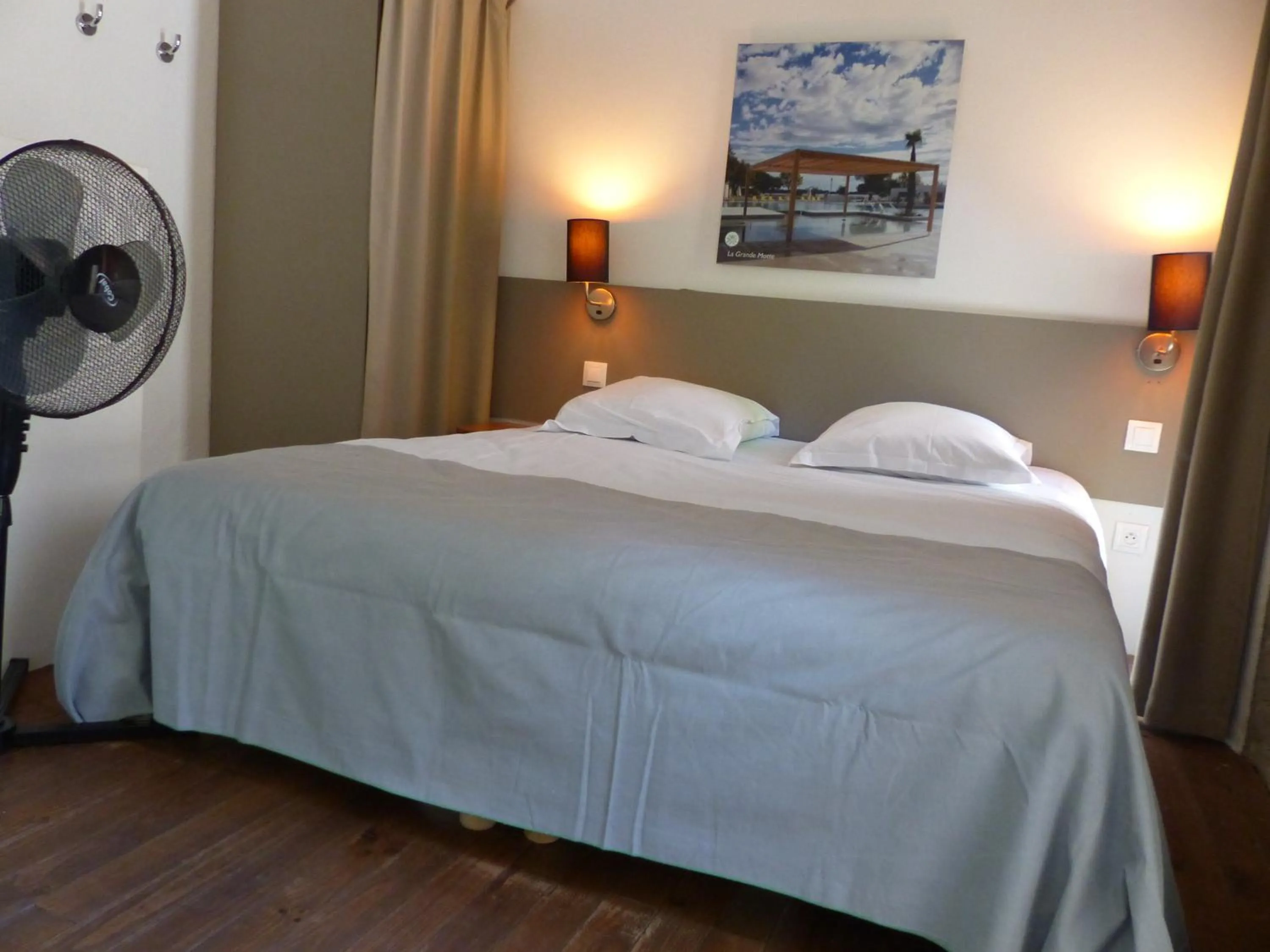 Bed in Terres de France - Le Domaine des Vans