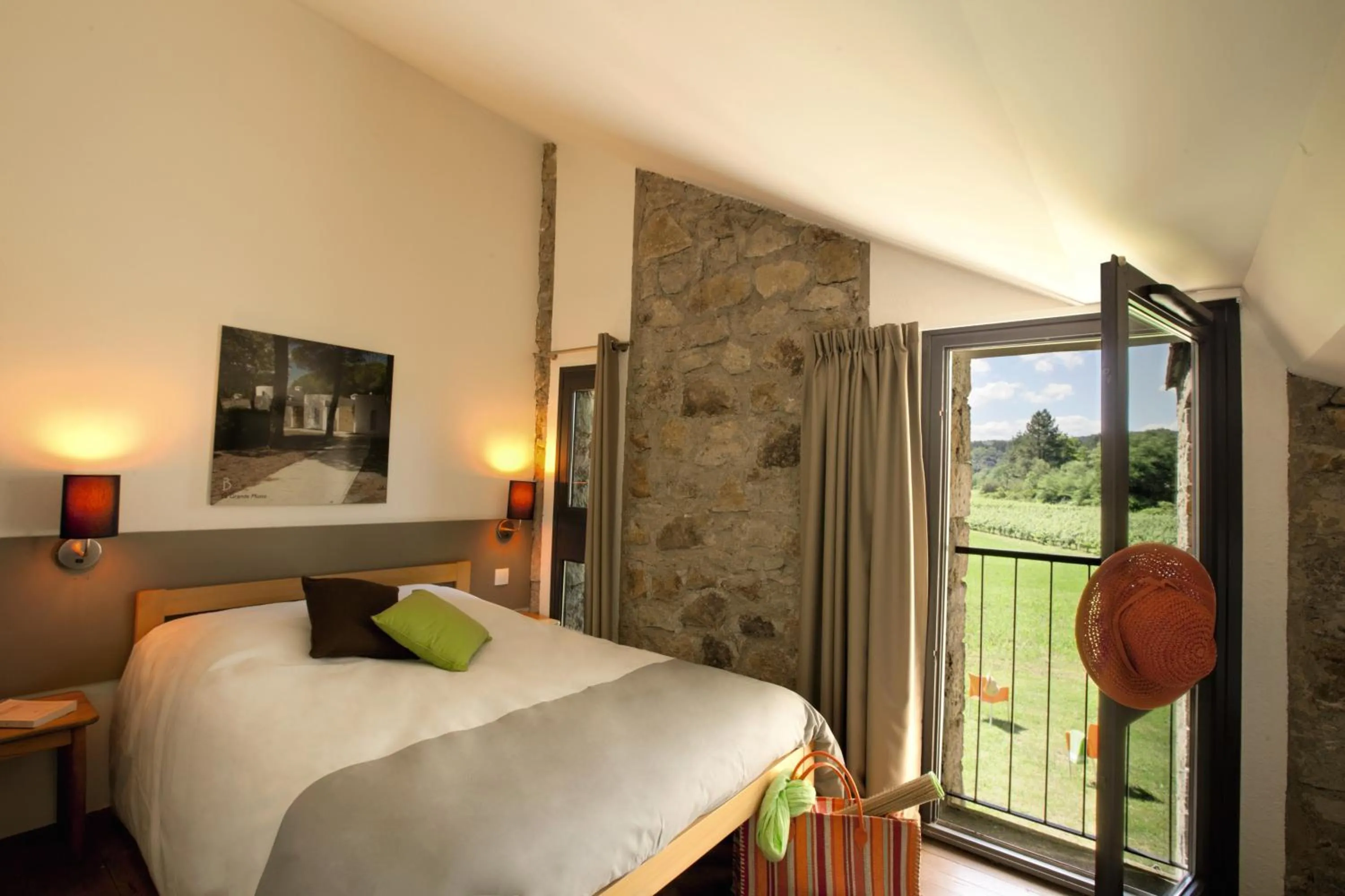 Bed in Terres de France - Le Domaine des Vans