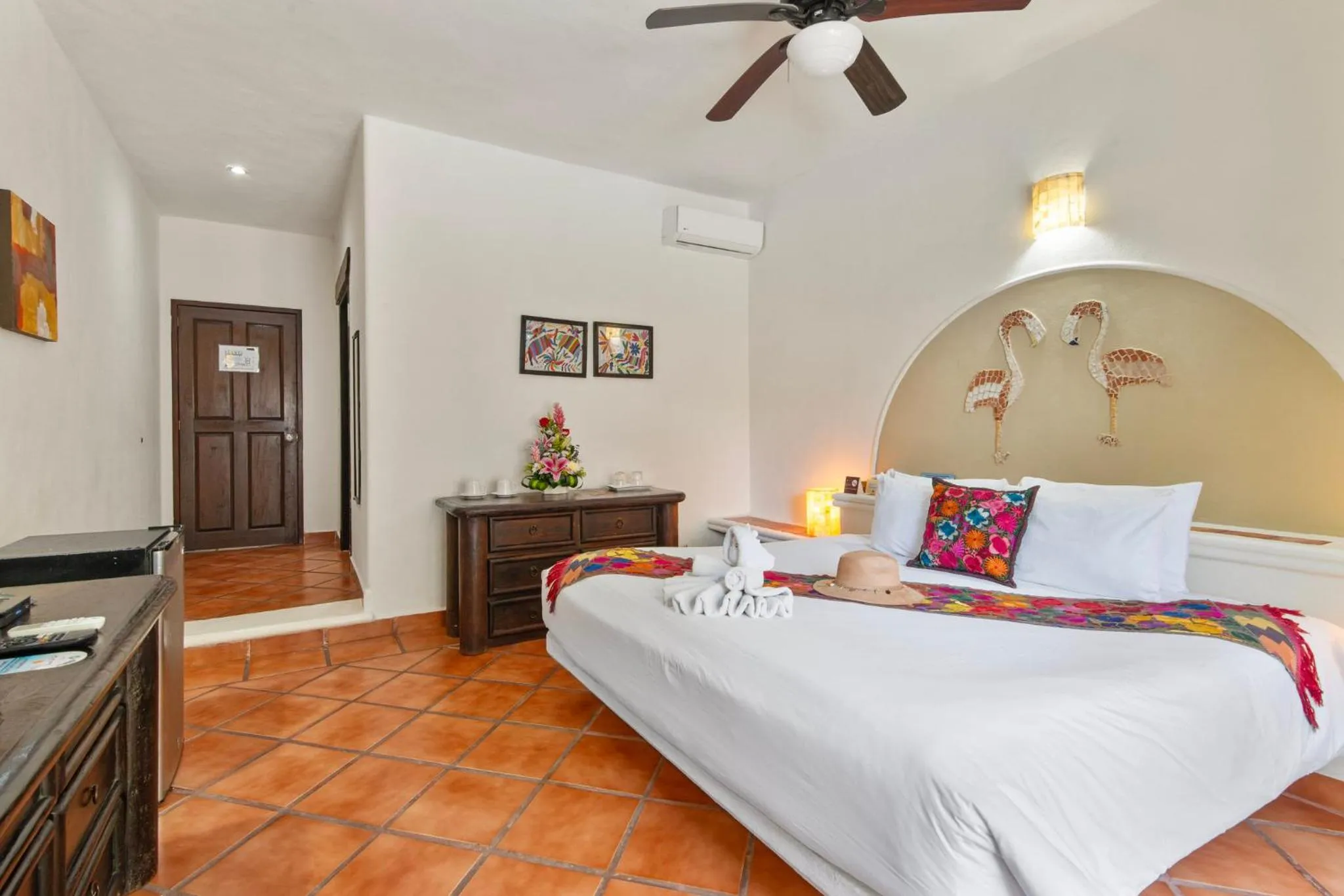 Photo of the whole room, Bed in Hotel Riviera Del Sol