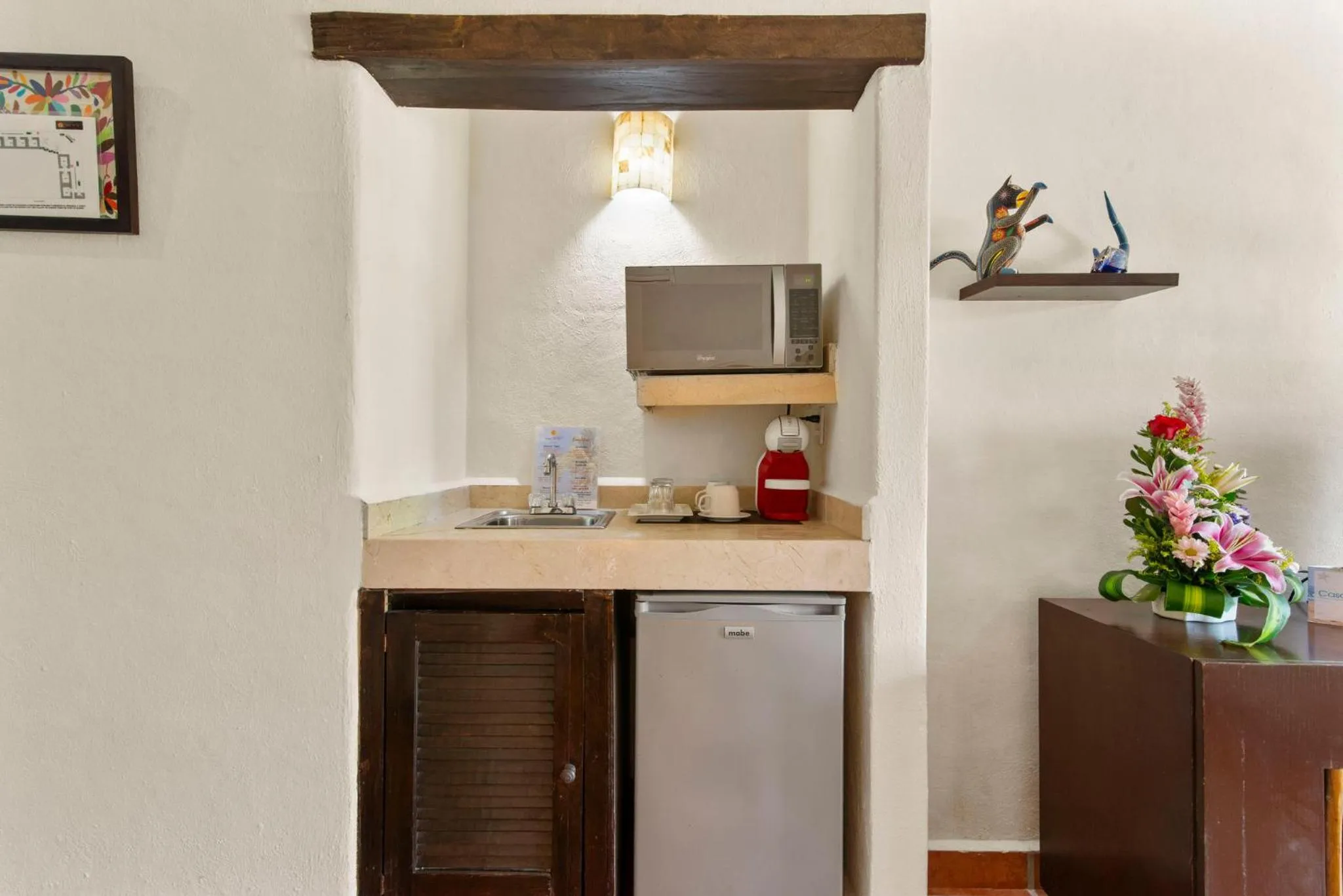 microwave in Hotel Riviera Del Sol