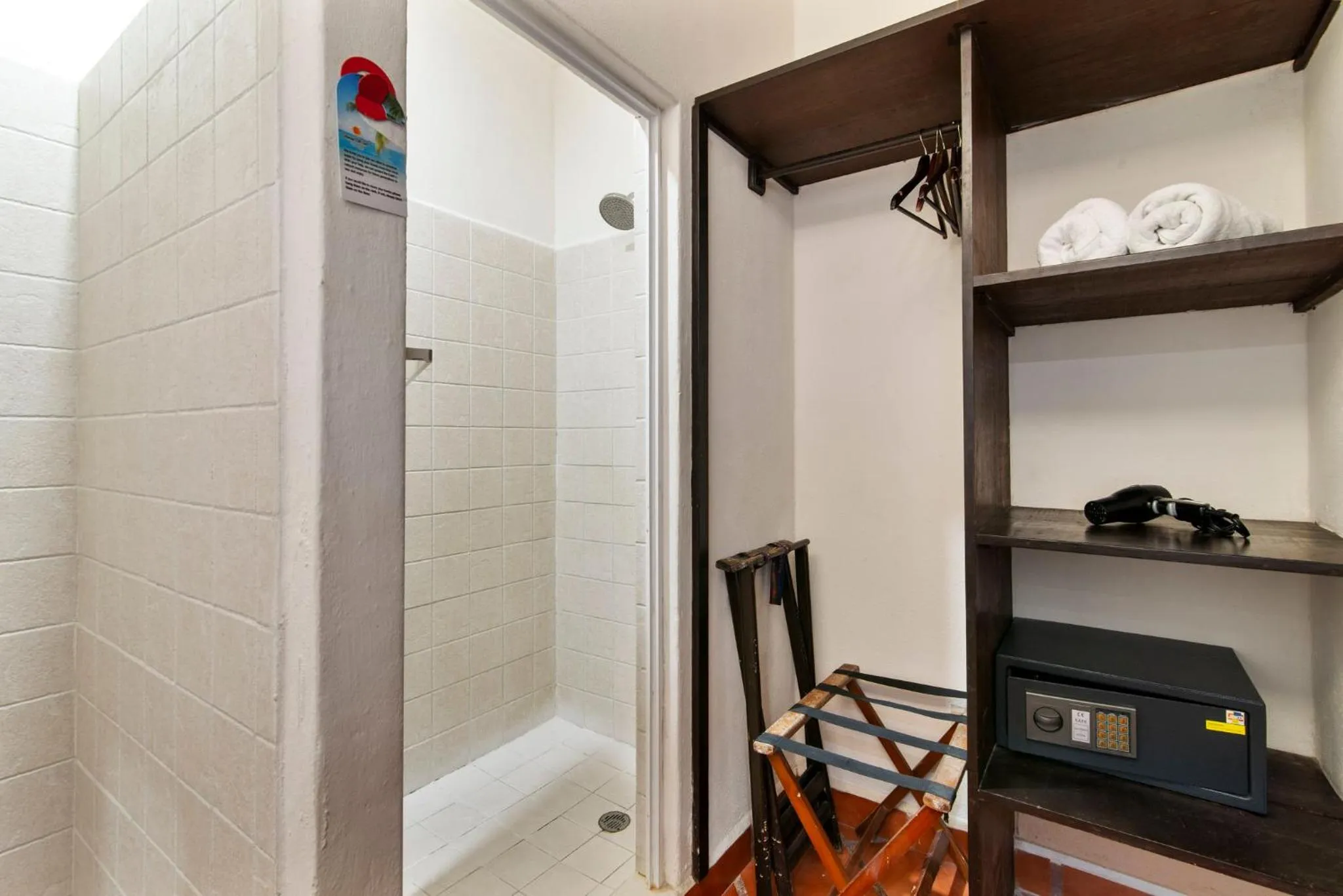 Shower in Hotel Riviera Del Sol