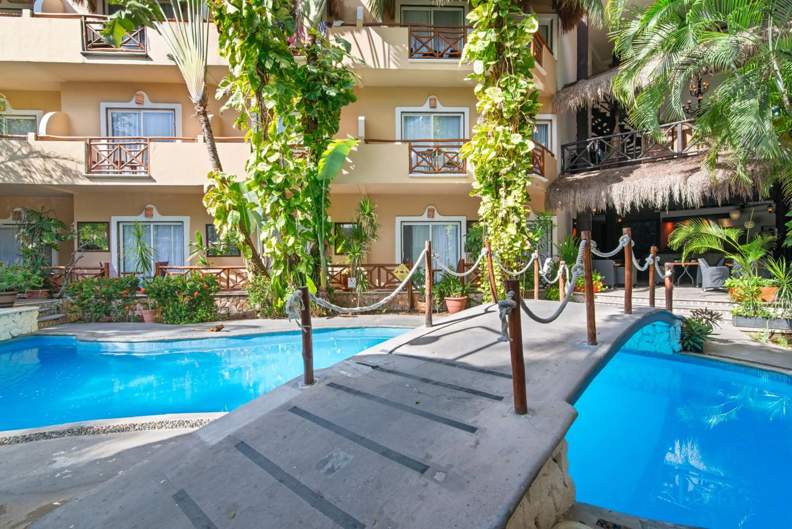Swimming pool in Hotel Riviera Del Sol