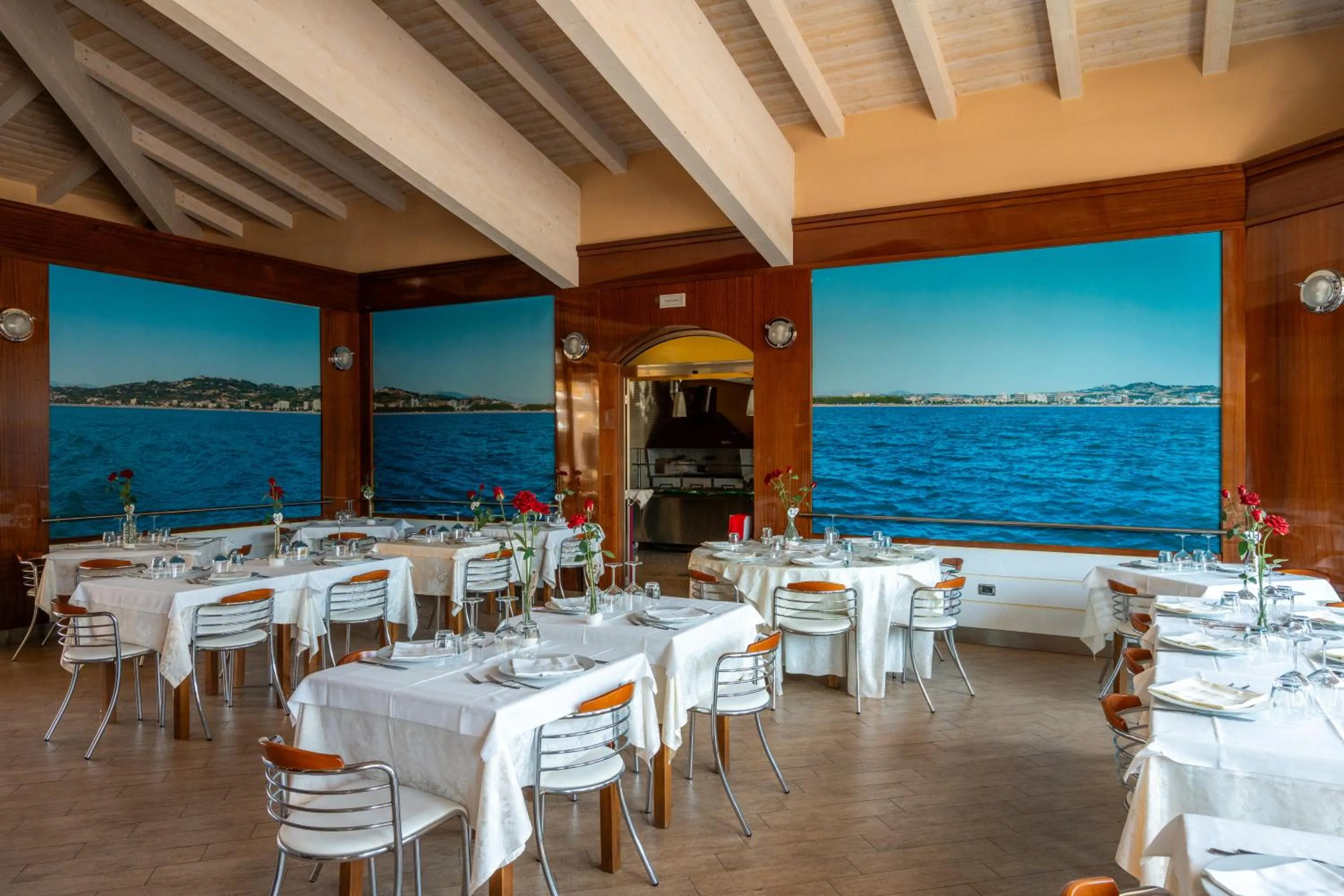 Restaurant/places to eat in Hotel Villa Elena