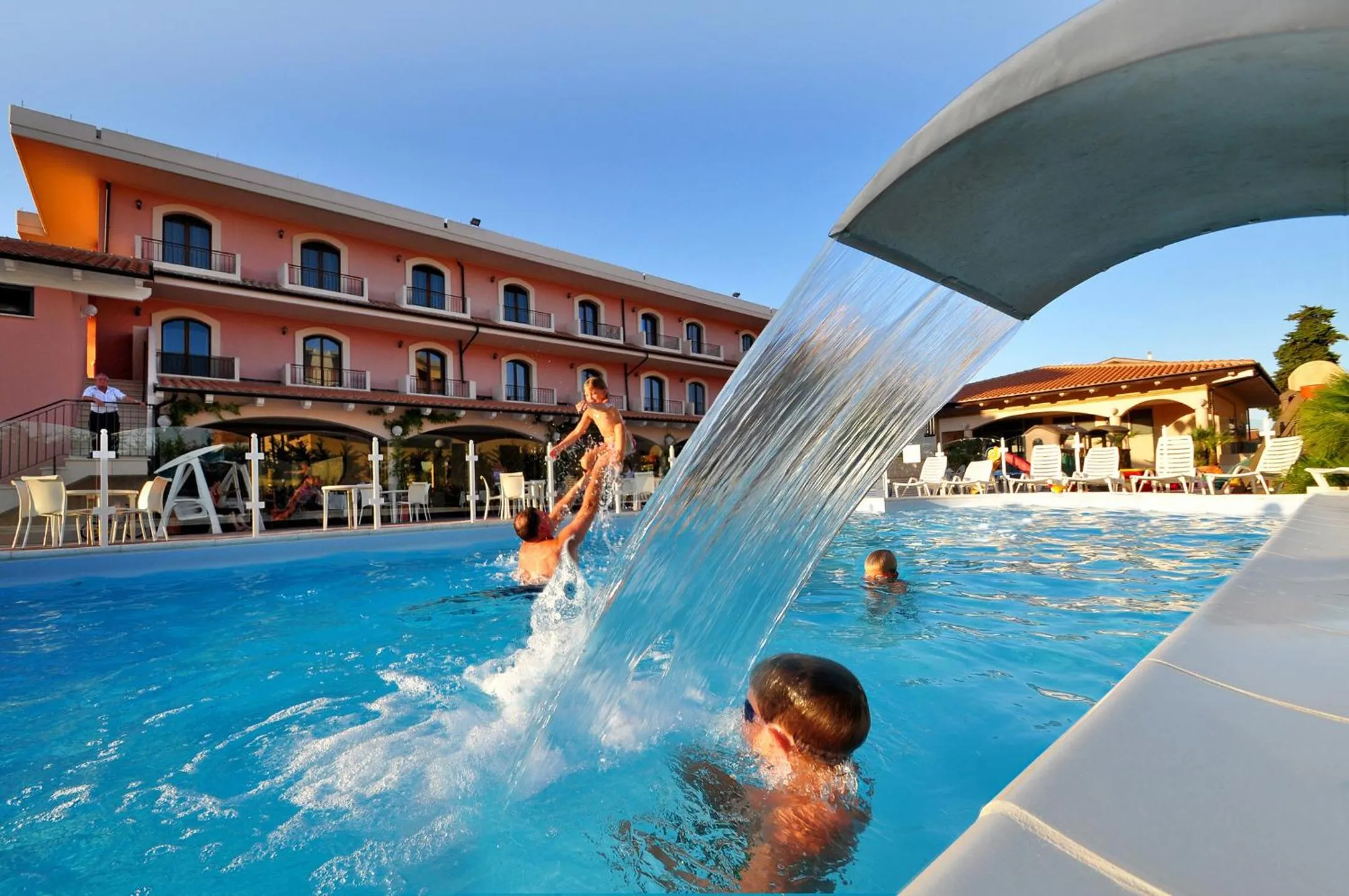 Swimming pool in Hotel Villa Elena
