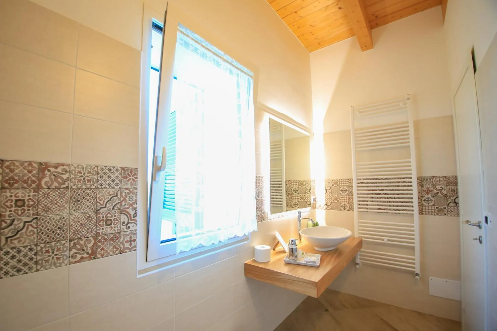 Bathroom in B&B Dimora ROSSIPINTI