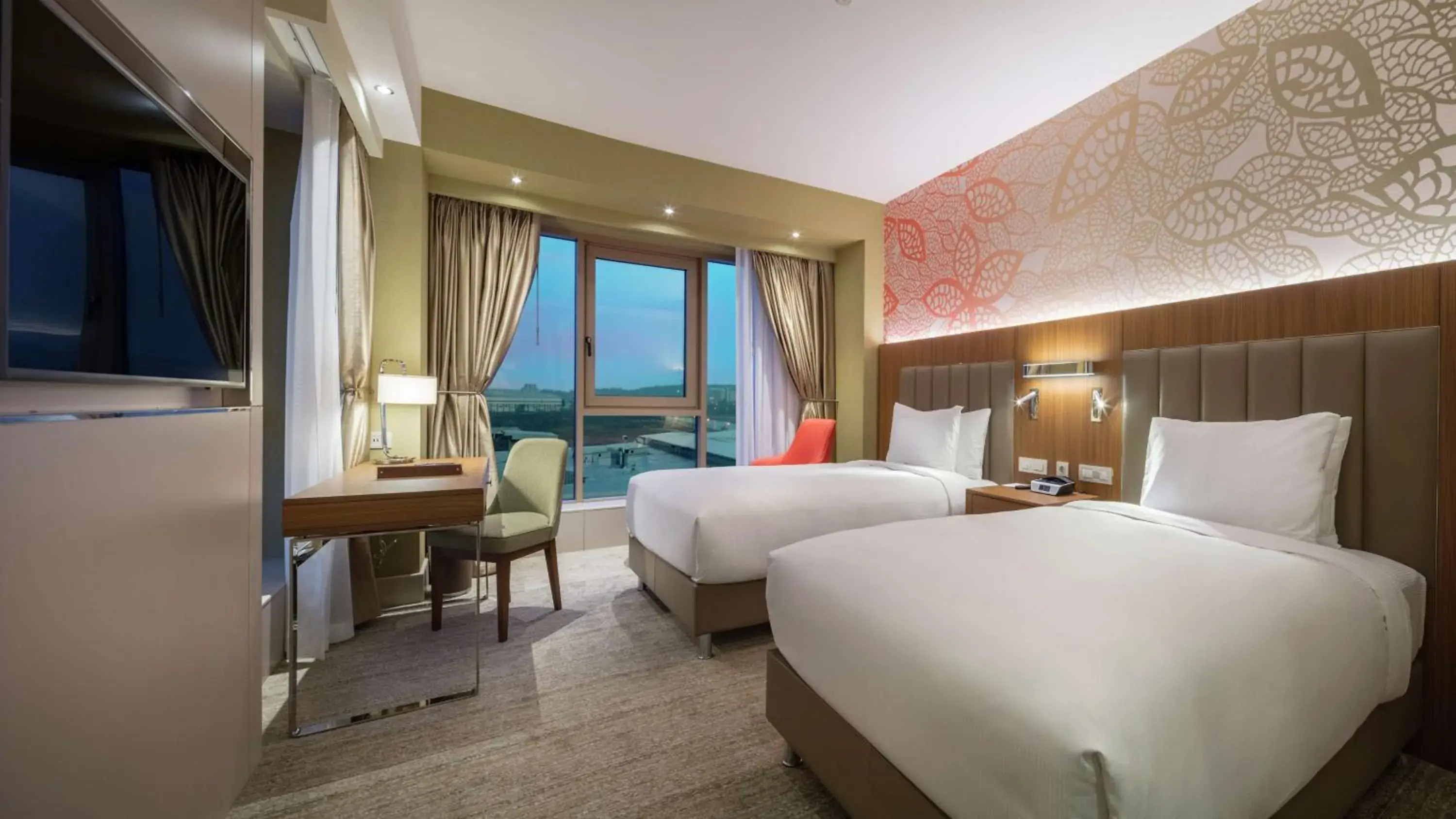 Deluxe Twin Room in DoubleTree By Hilton Skopje Deluxe Twin Room in DoubleTree By Hilton Skopje