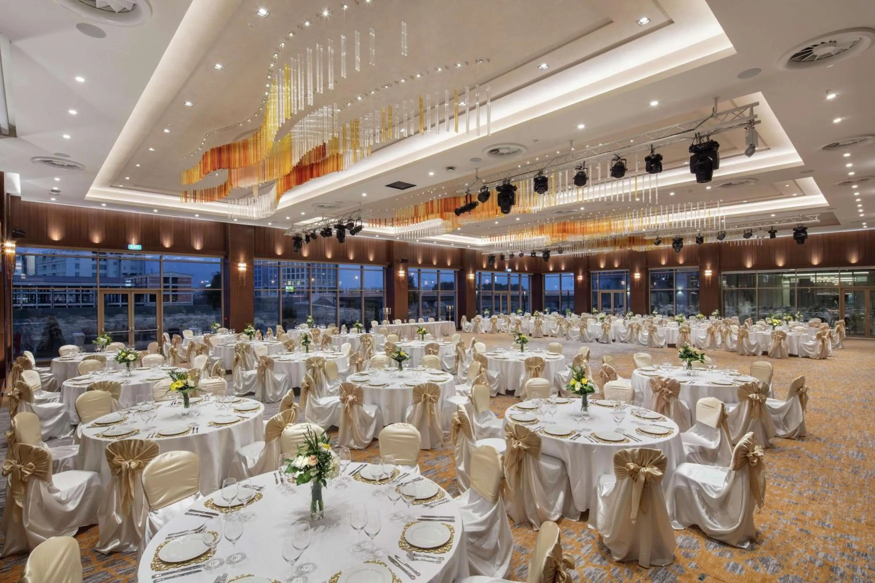 Dining area in DoubleTree By Hilton Skopje