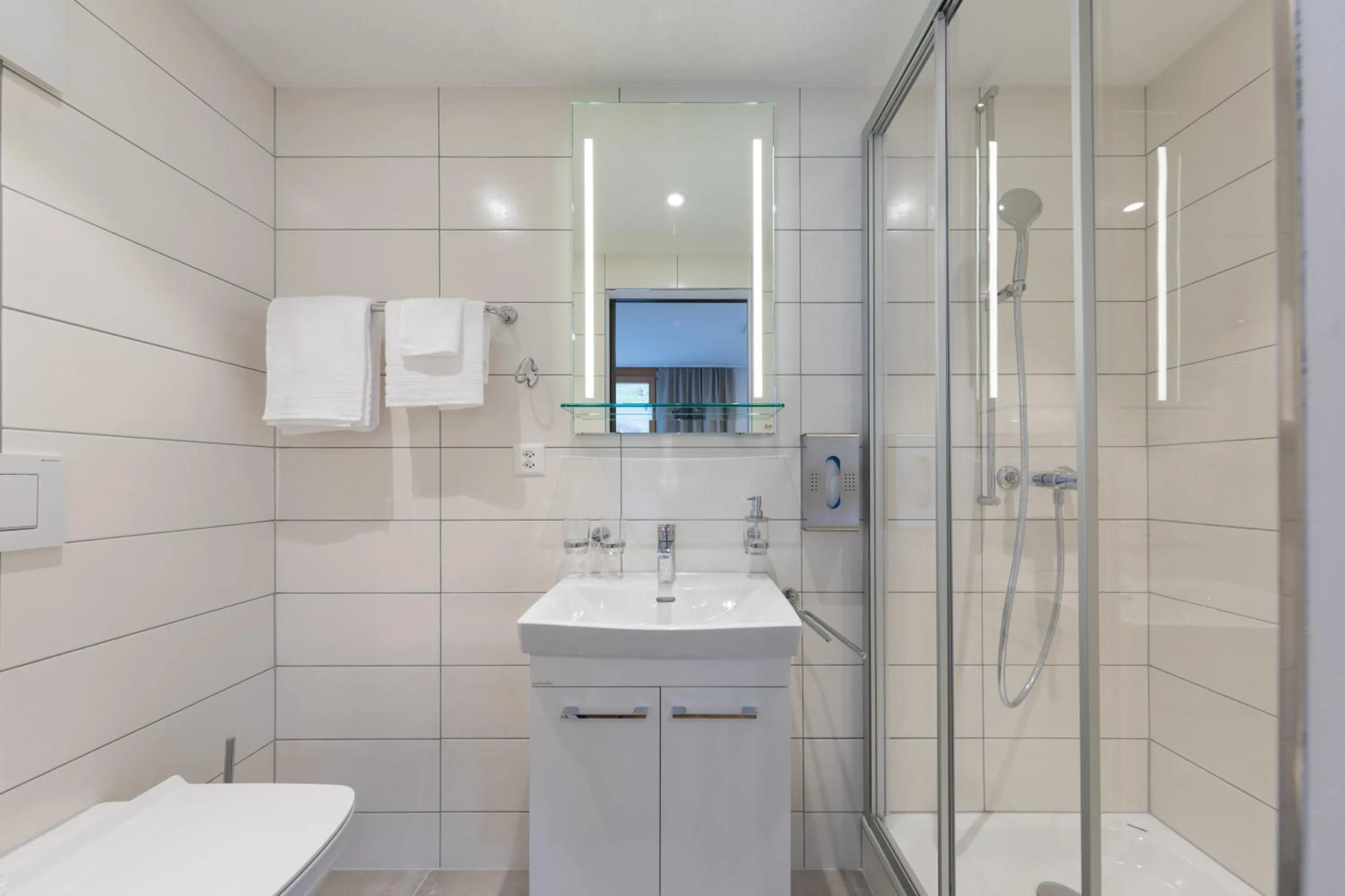 Shower in B&B Hotel Mattli Übernachtung Frühstück