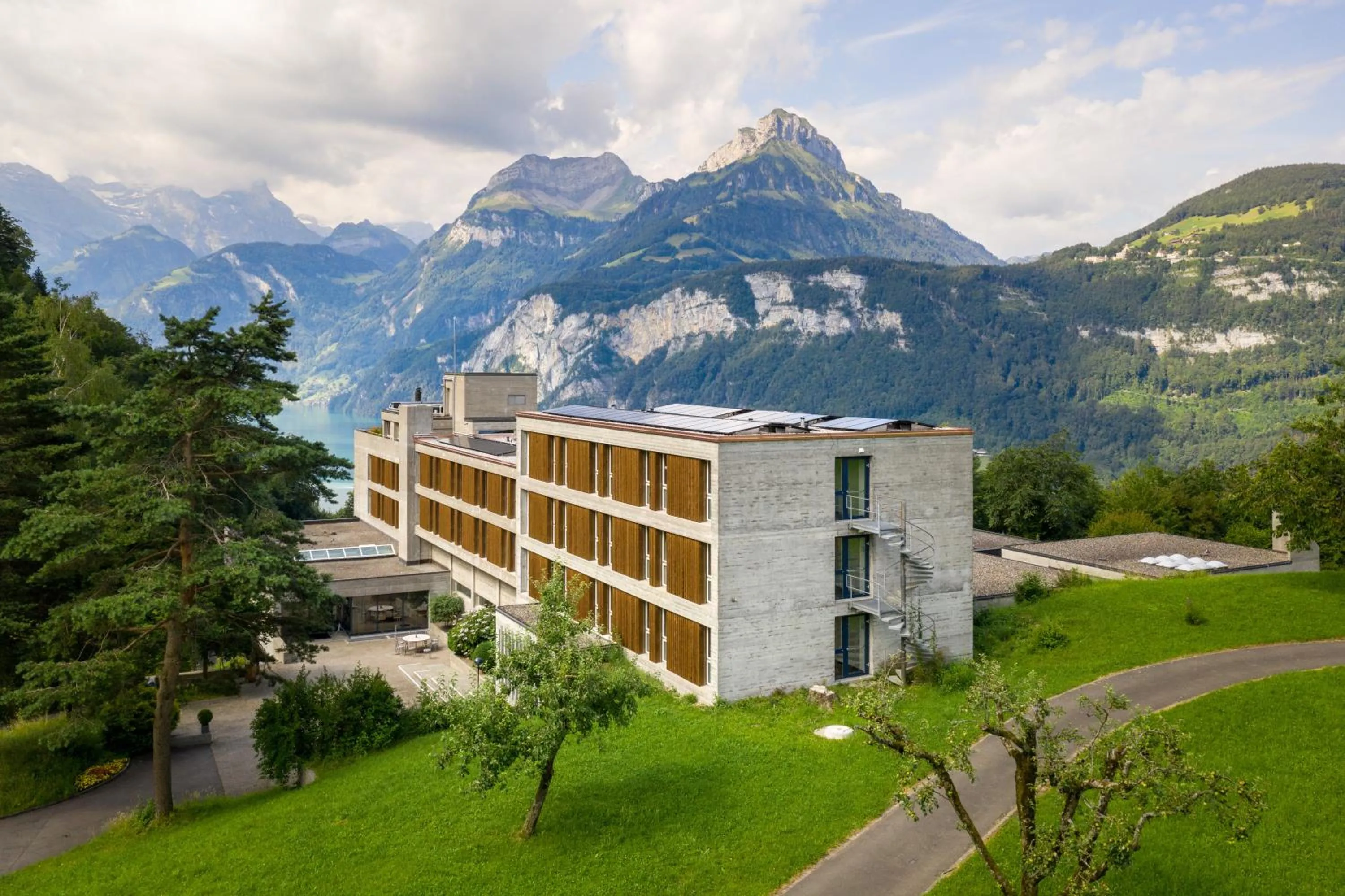 Property building in B&B Hotel Mattli Übernachtung Frühstück