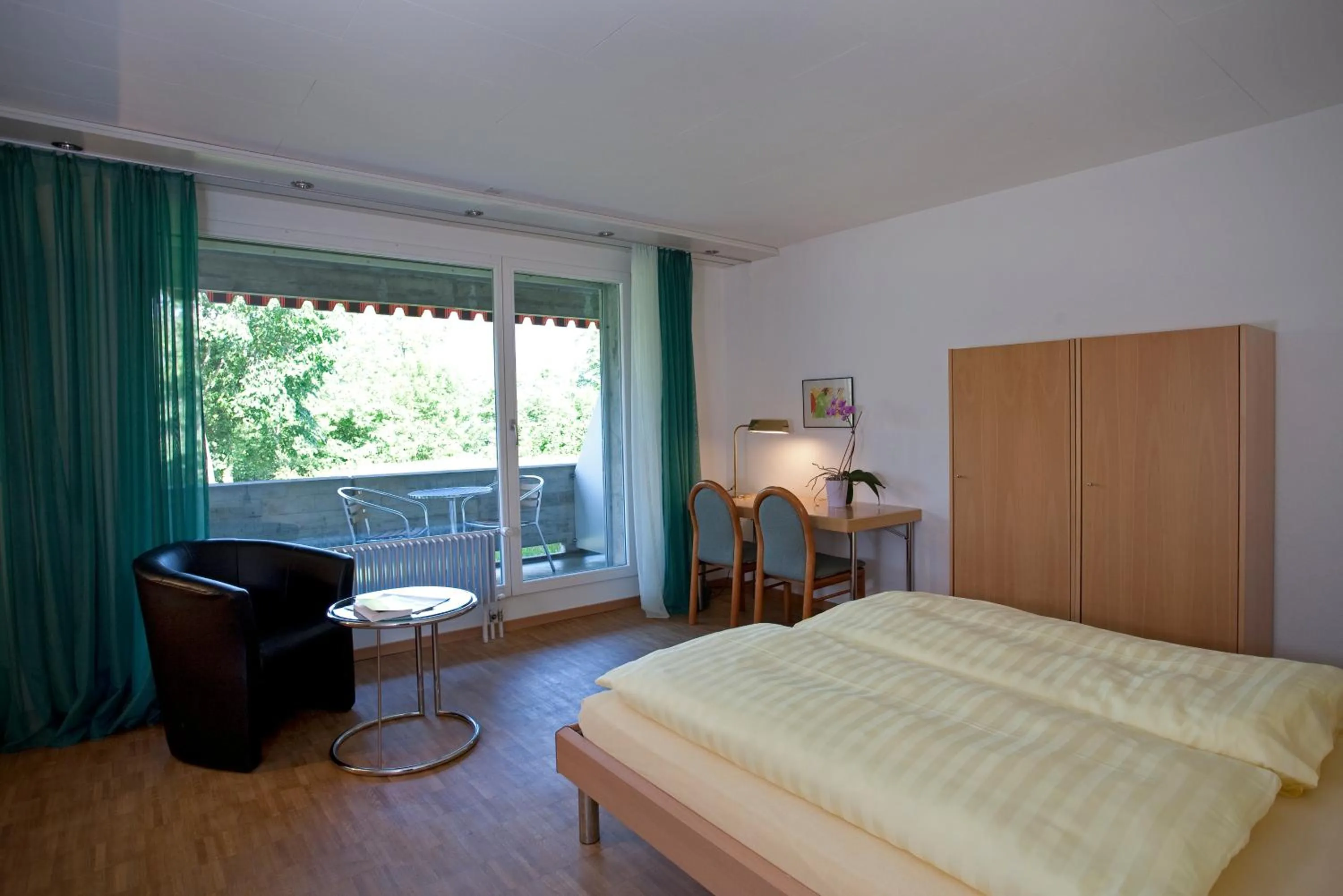 Photo of the whole room, Bed in B&B Hotel Mattli Übernachtung Frühstück