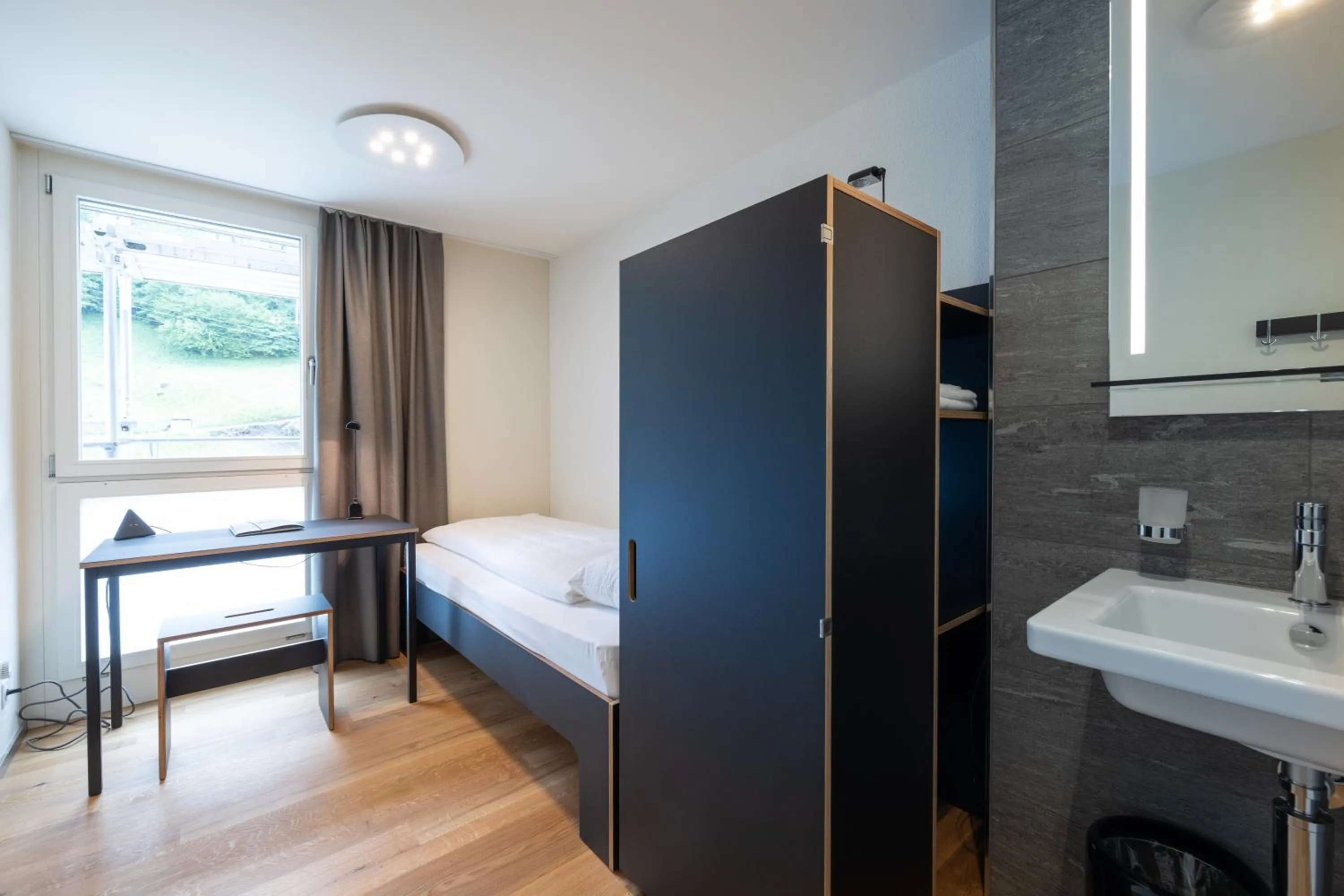 Photo of the whole room, Bed in B&B Hotel Mattli Übernachtung Frühstück