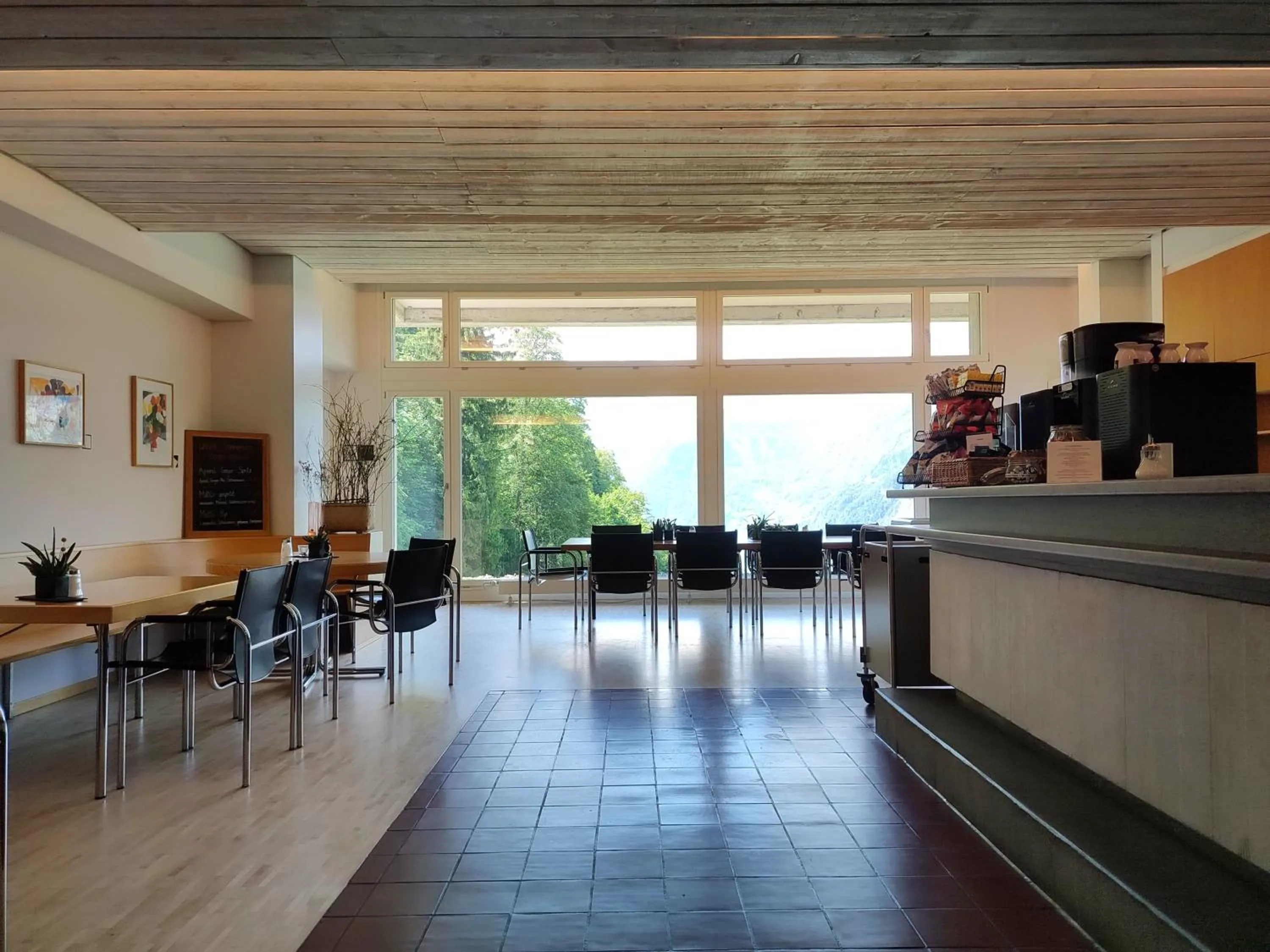 Restaurant/places to eat in B&B Hotel Mattli Übernachtung Frühstück