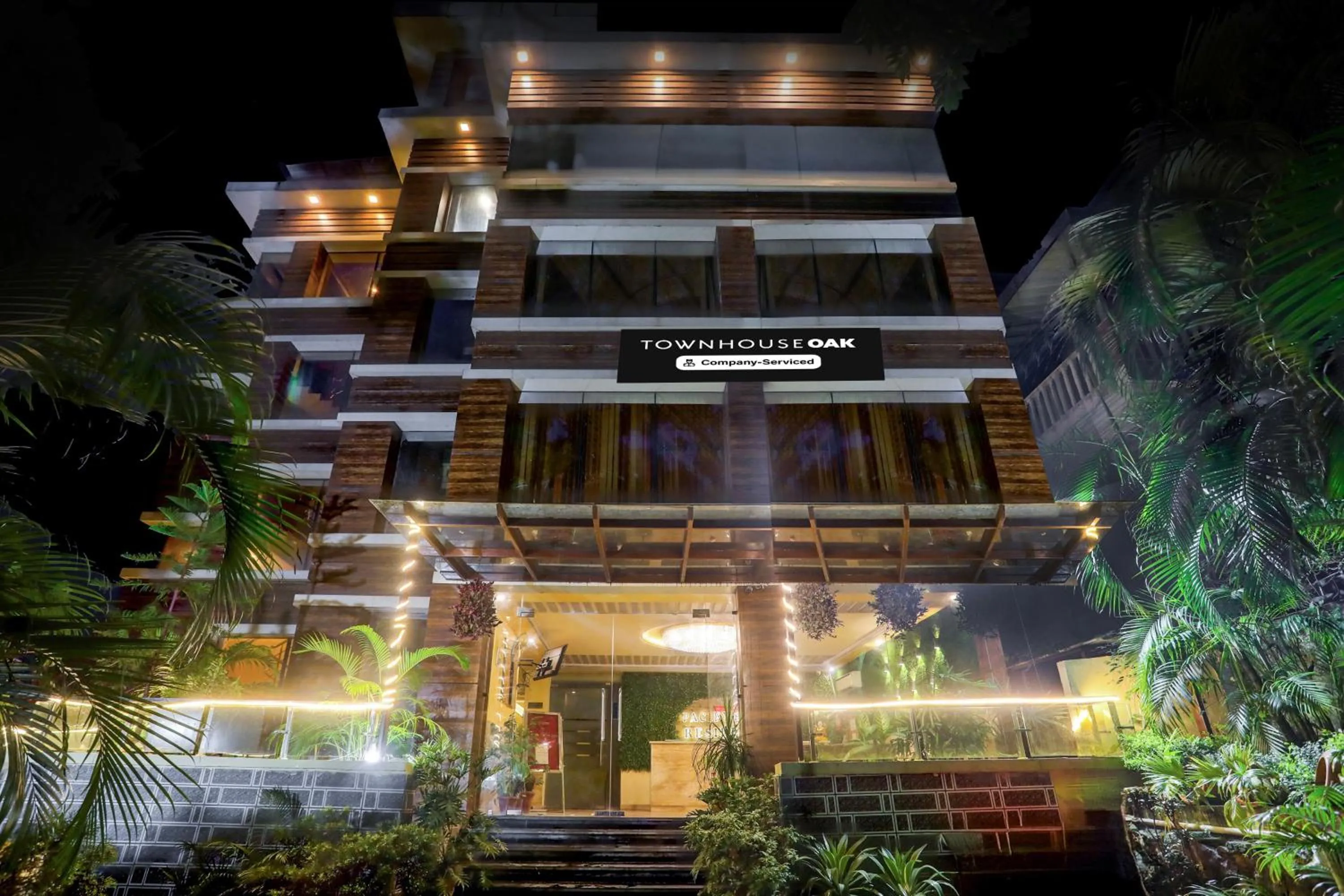 Facade/entrance in Super Townhouse Oak Pacify Hills