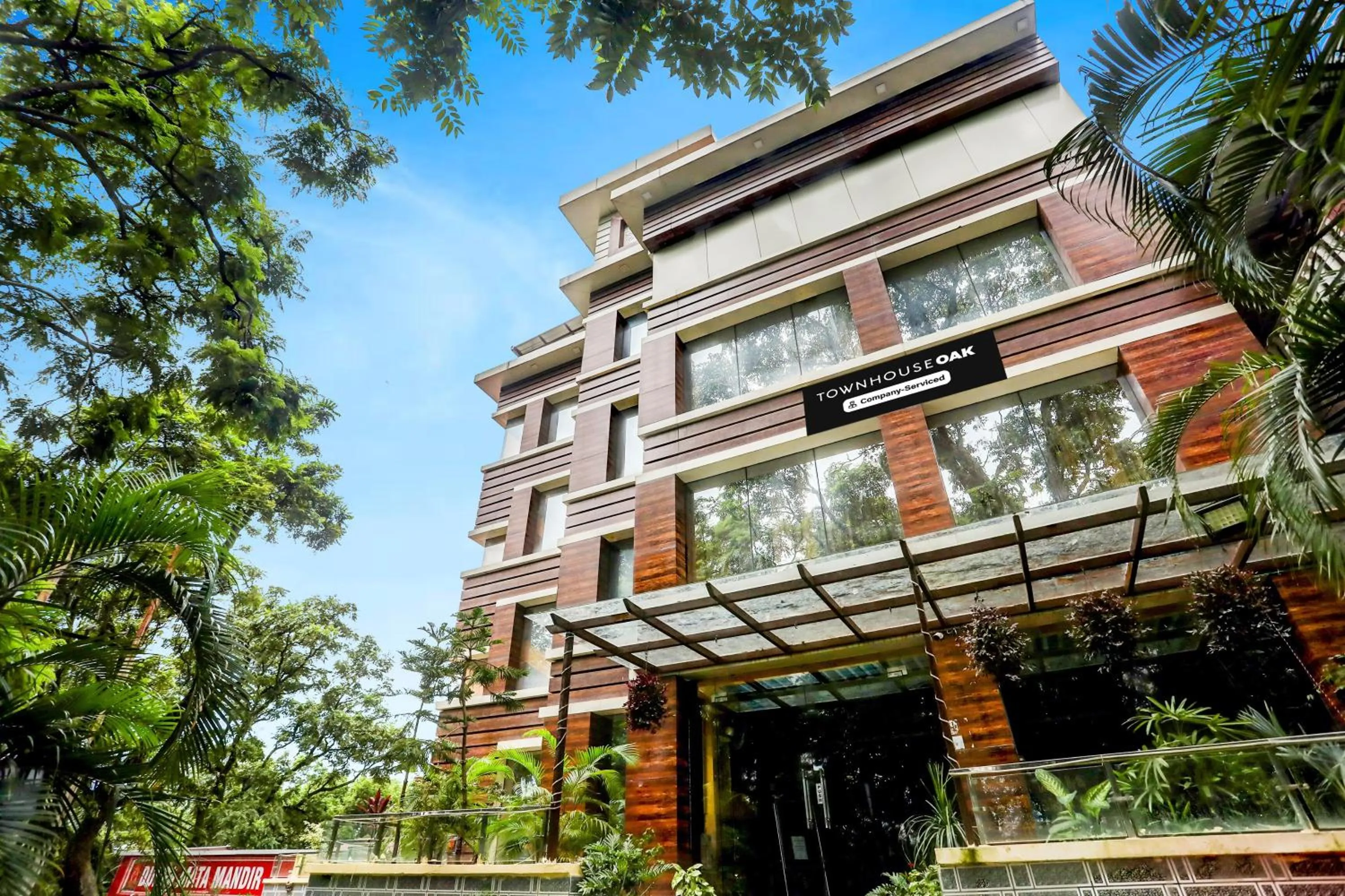 Facade/entrance in Super Townhouse Oak Pacify Hills