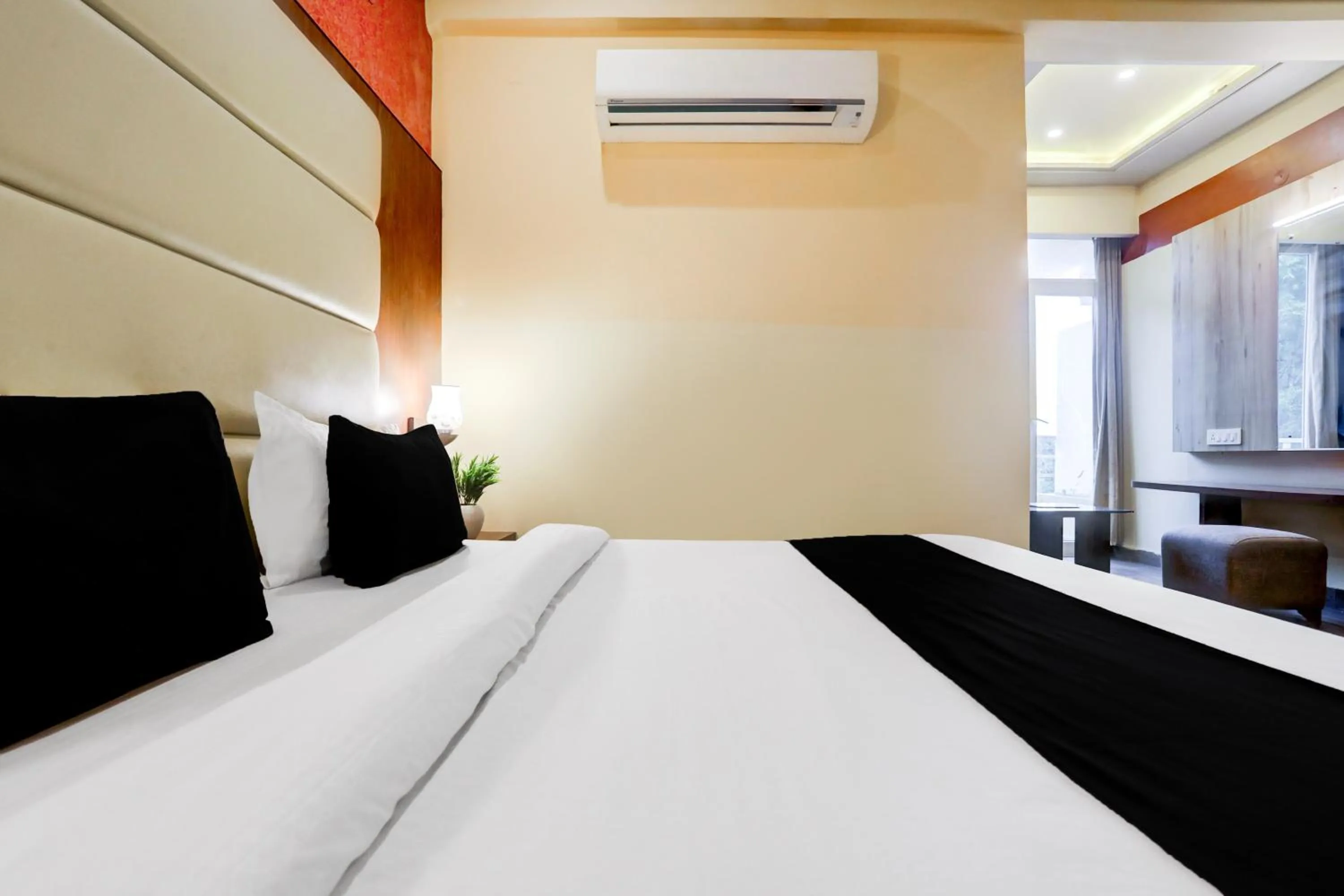 Bedroom, Bed in Super Townhouse Oak Pacify Hills