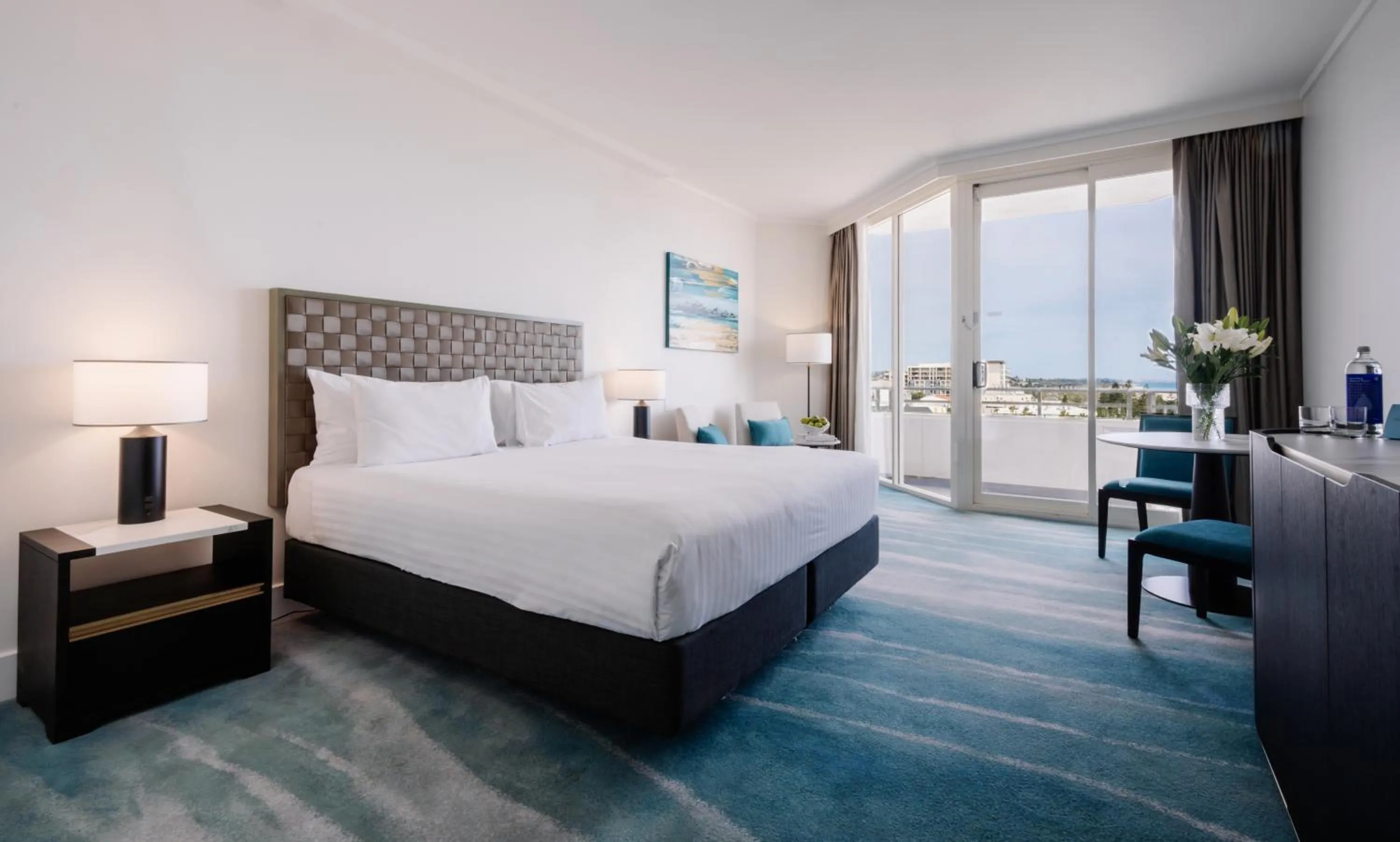 Bedroom, Bed in Rendezvous Hotel Perth Scarborough