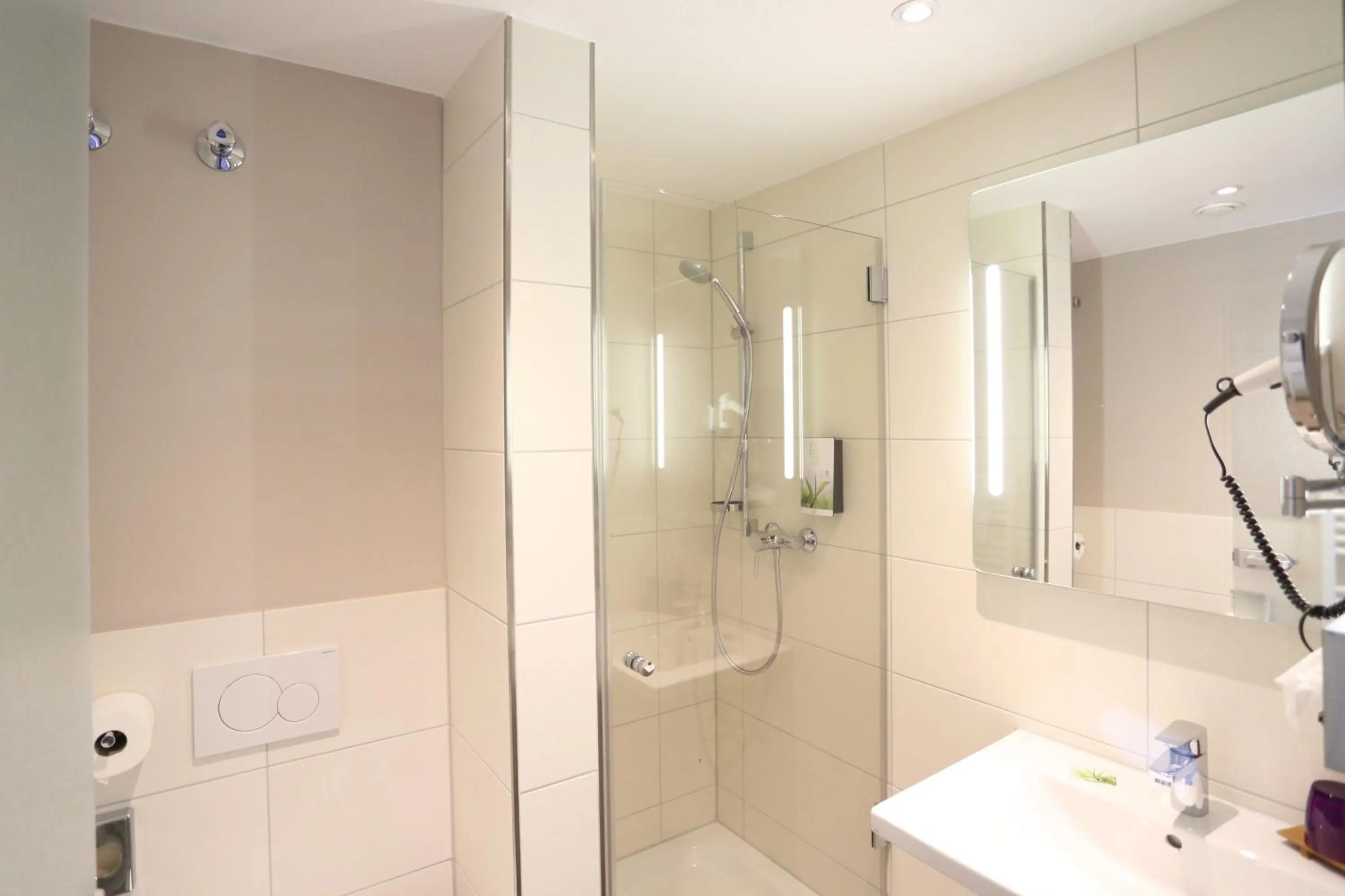 Shower in Hotel Römerstadt