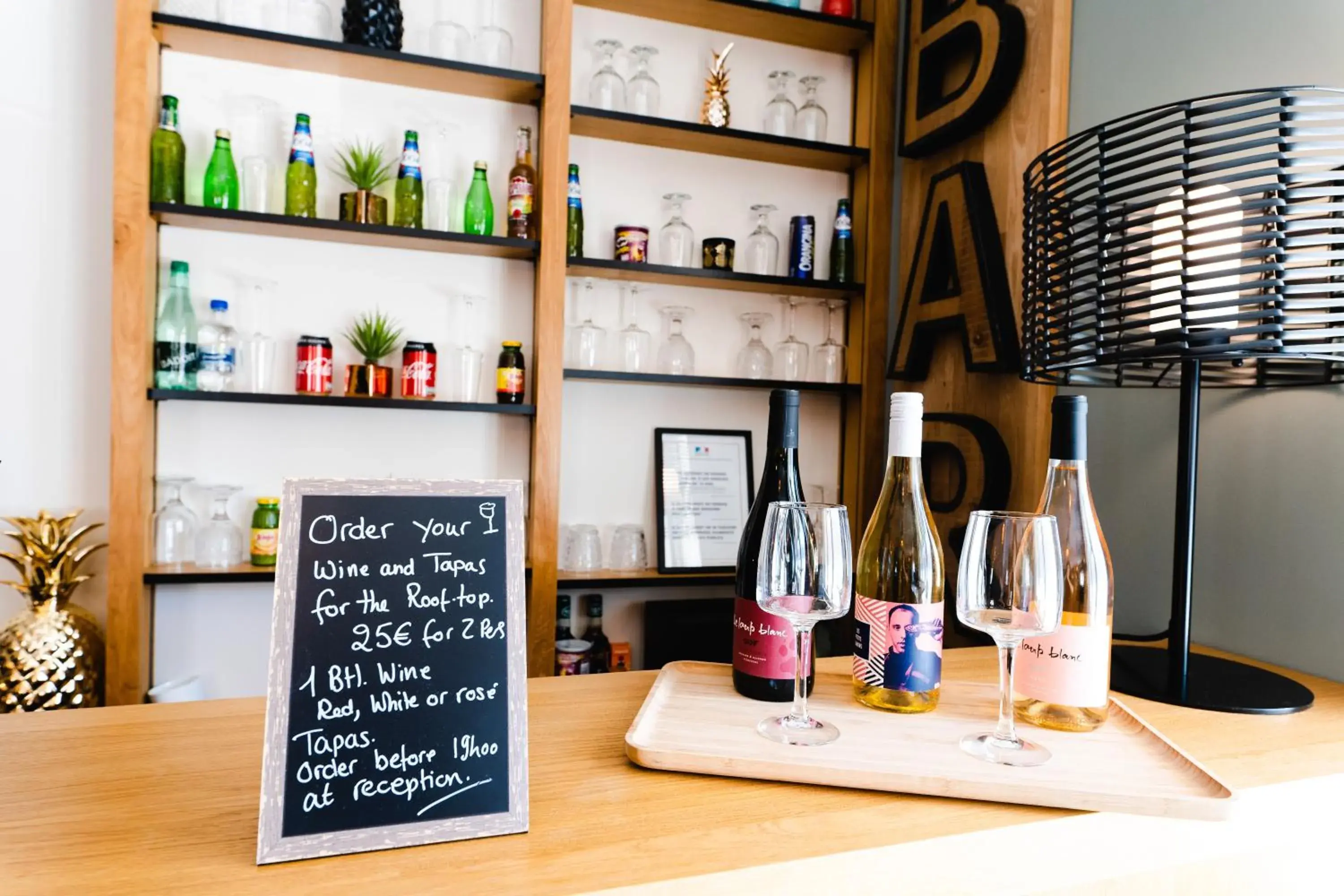 Lounge or bar in Hôtel Le C - Boutique Hôtel Lounge or bar in Hôtel Le C - Boutique Hôtel