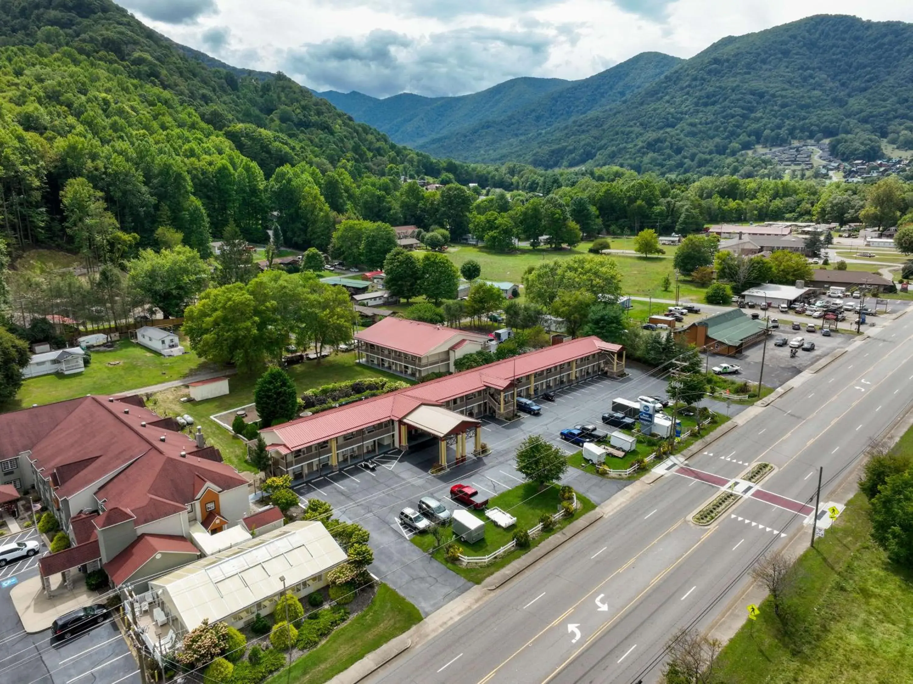 Property building in Best Western Mountainbrook Inn Maggie Valley Property building in Best Western Mountainbrook Inn Maggie Valley