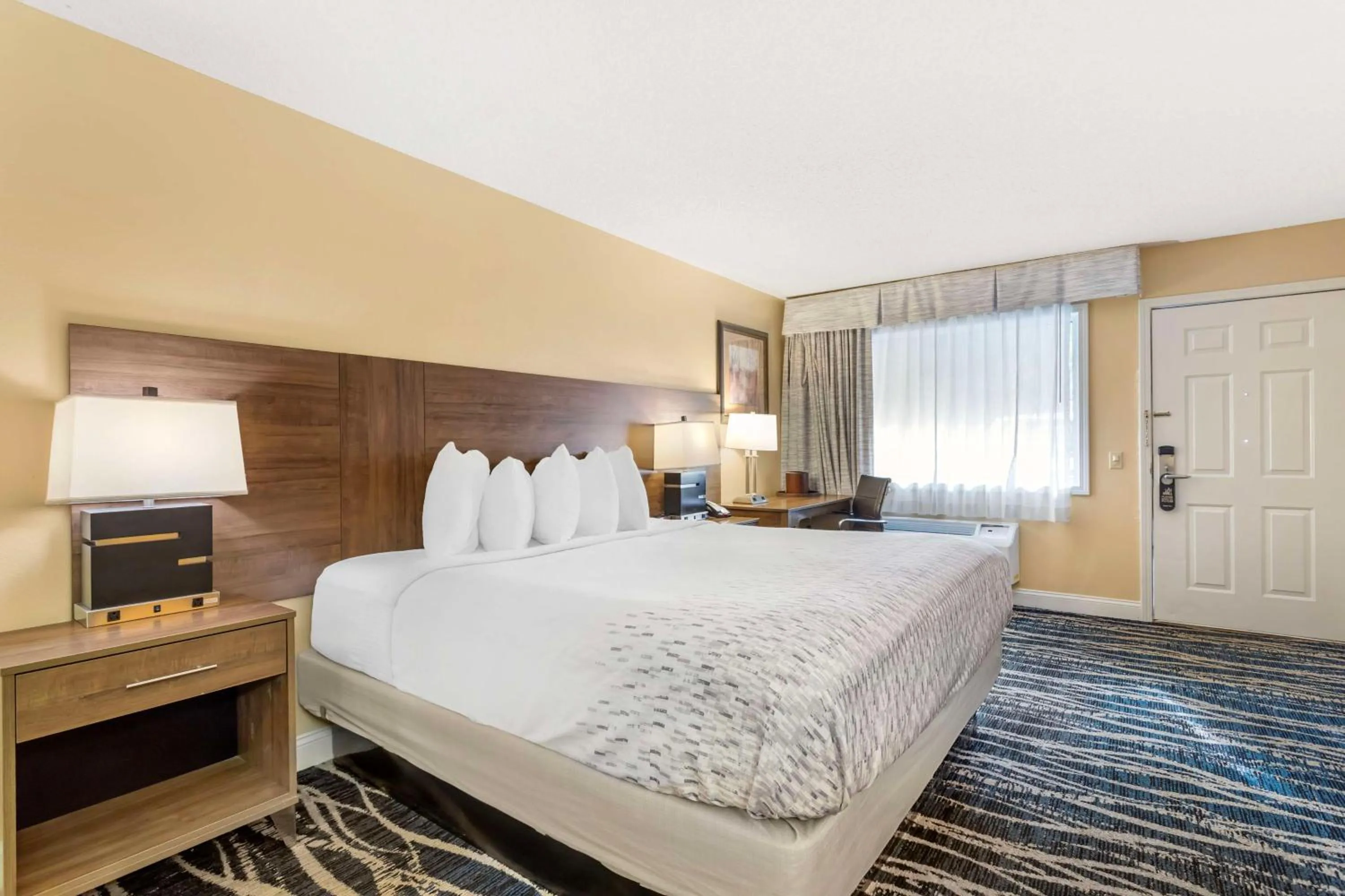 Bedroom, Bed in Best Western Mountainbrook Inn Maggie Valley