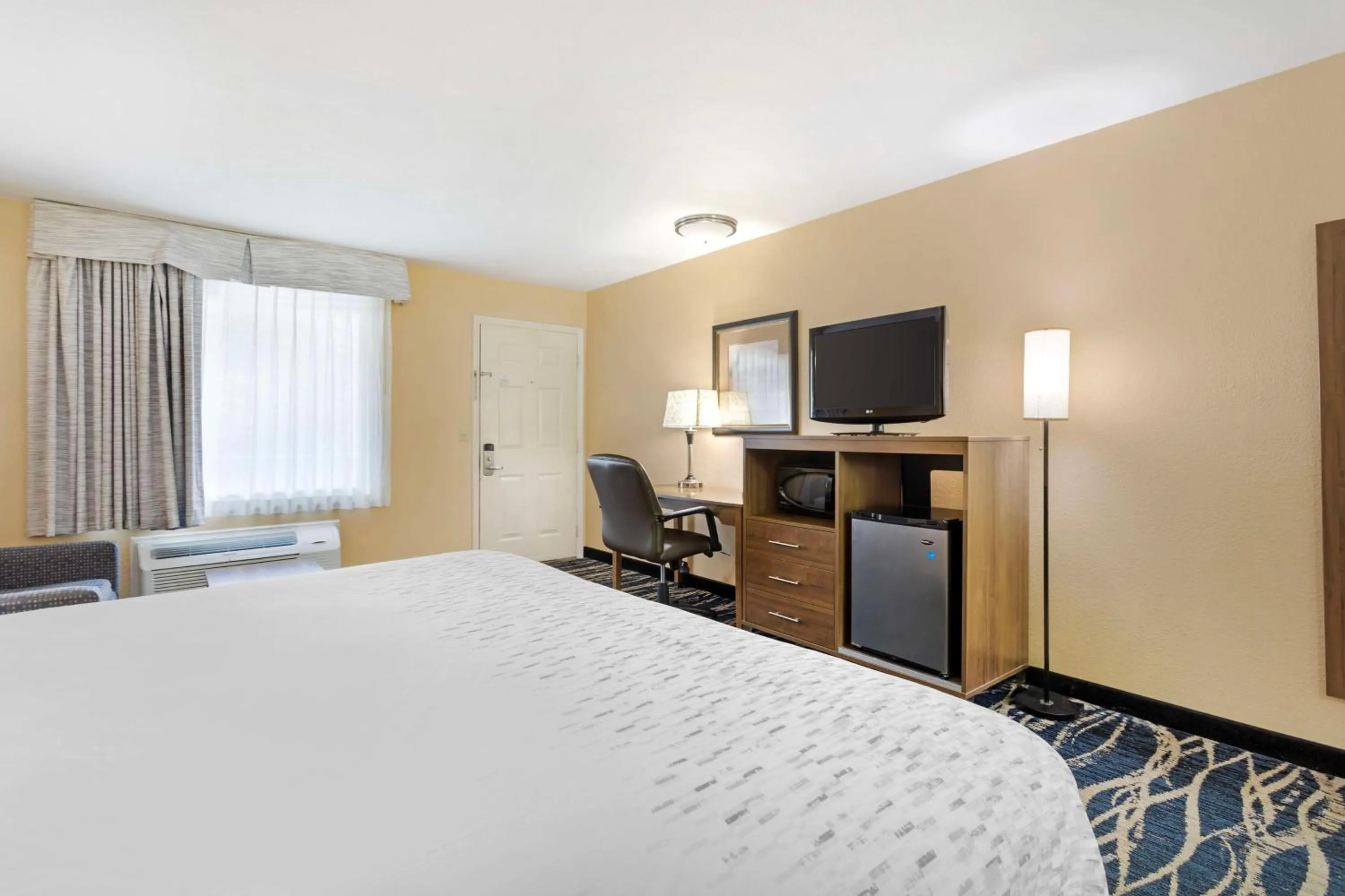 Bedroom, Bed in Best Western Mountainbrook Inn Maggie Valley