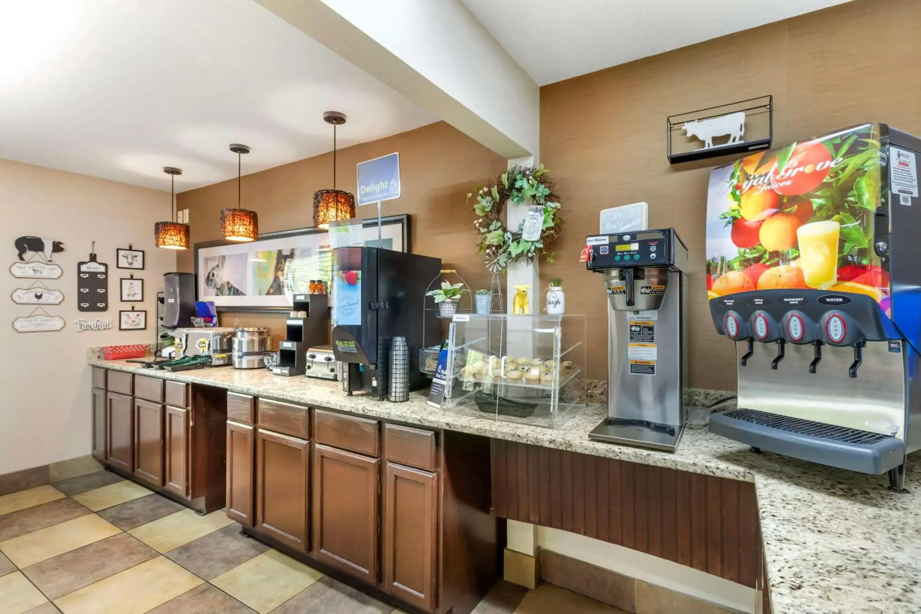 Breakfast in Best Western Mountainbrook Inn Maggie Valley Breakfast in Best Western Mountainbrook Inn Maggie Valley