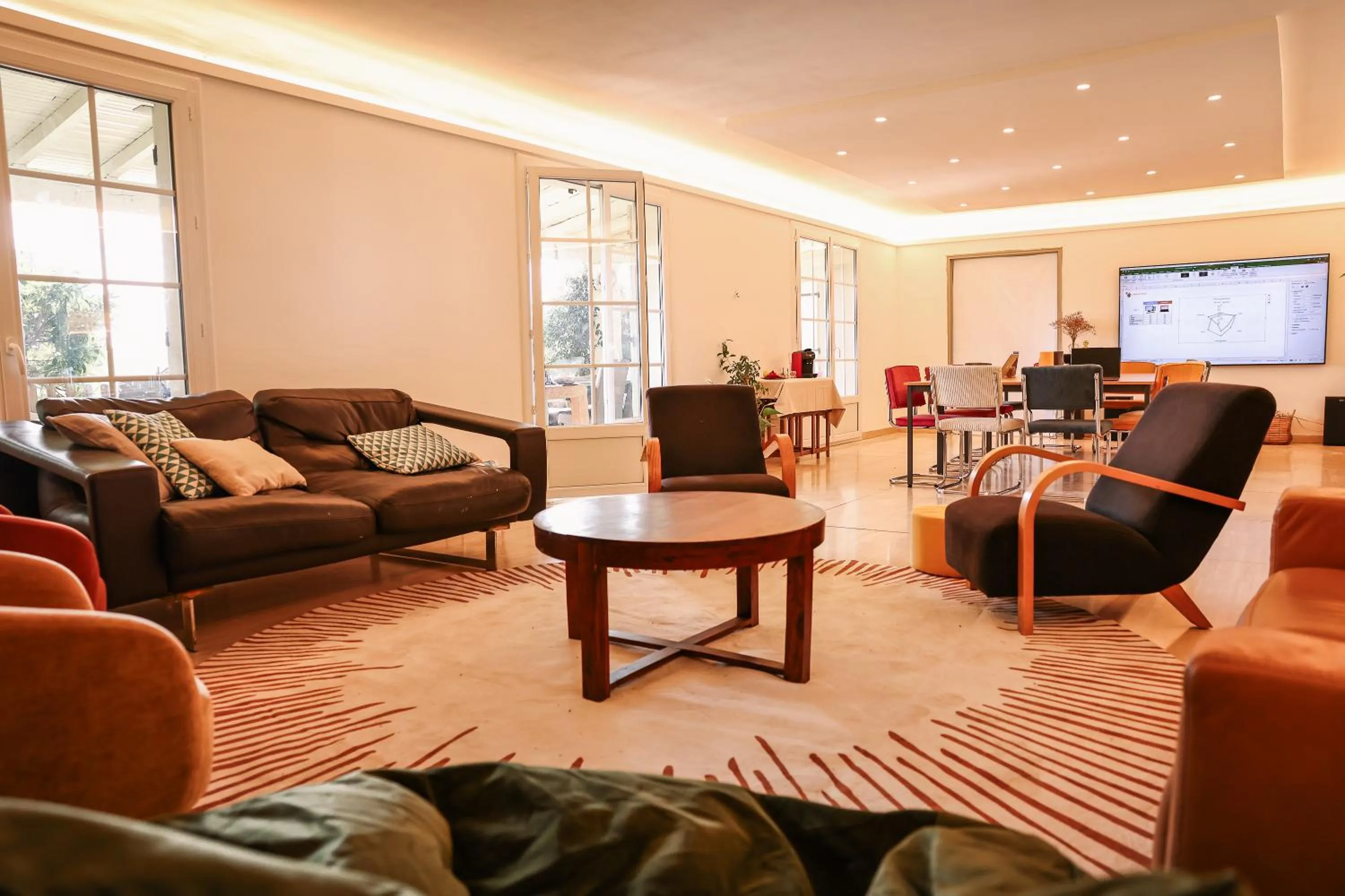 Communal lounge/ TV room in Mas Saint-Ange