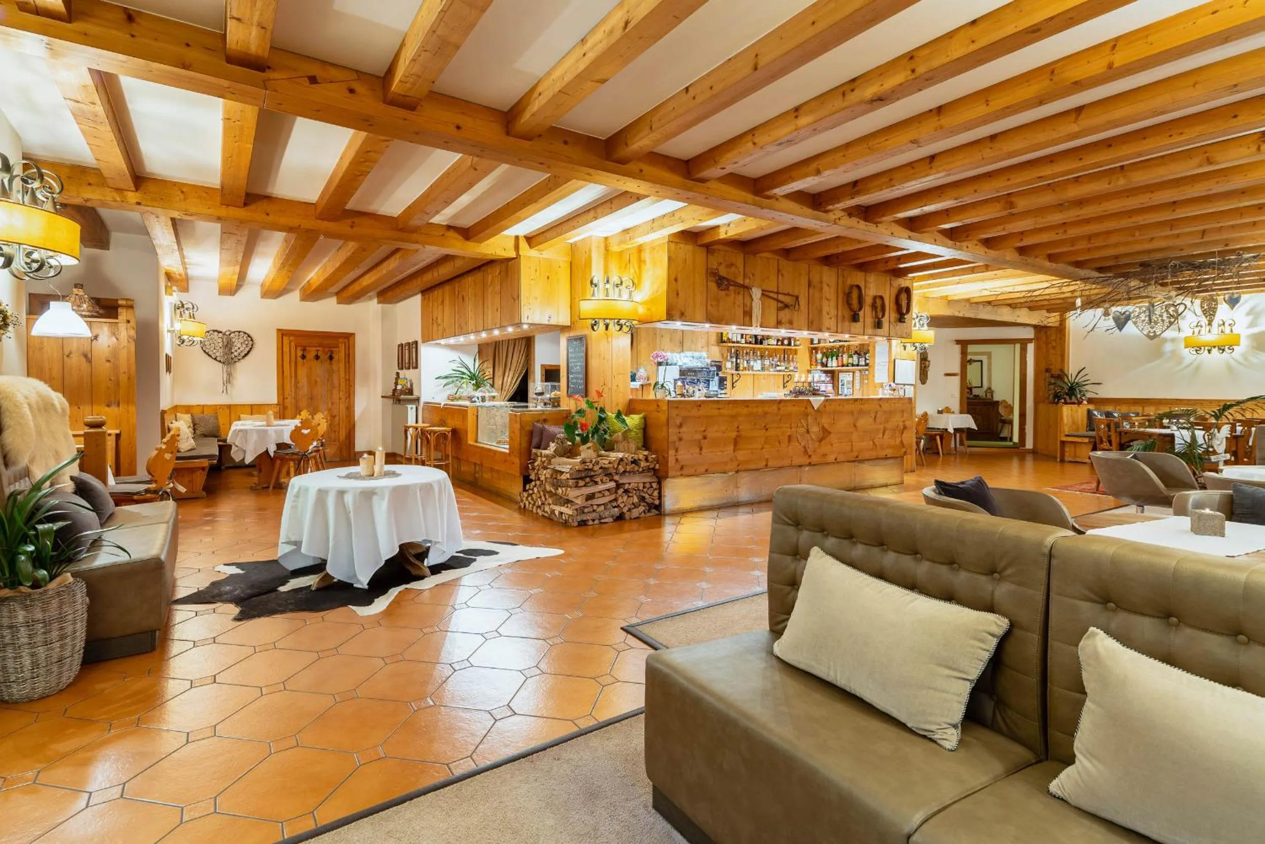 Communal lounge/ TV room in Hotel Cristallino d'Ampezzo