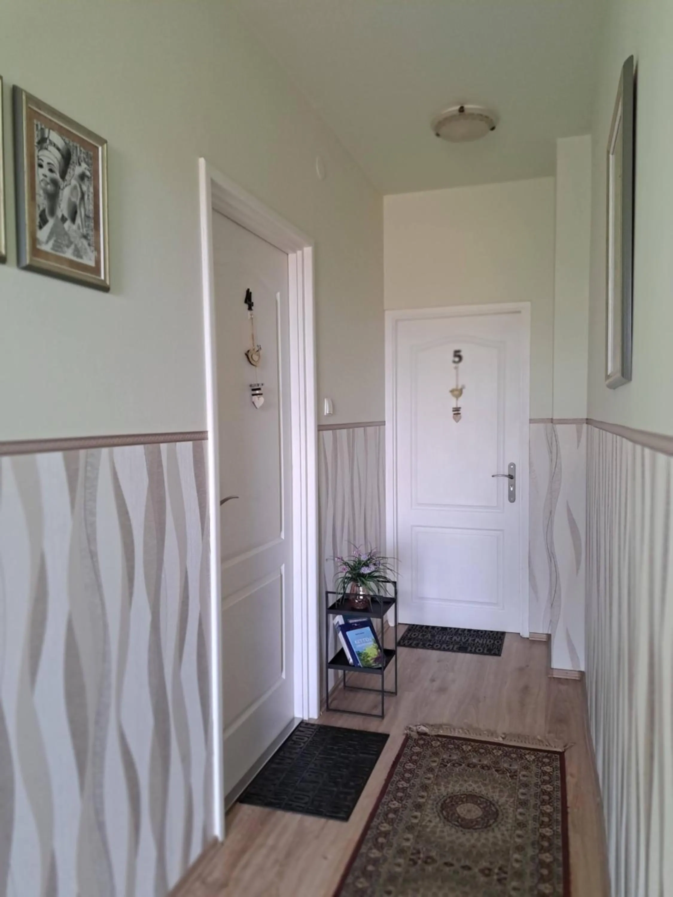 Property building in Orient Apartmanház