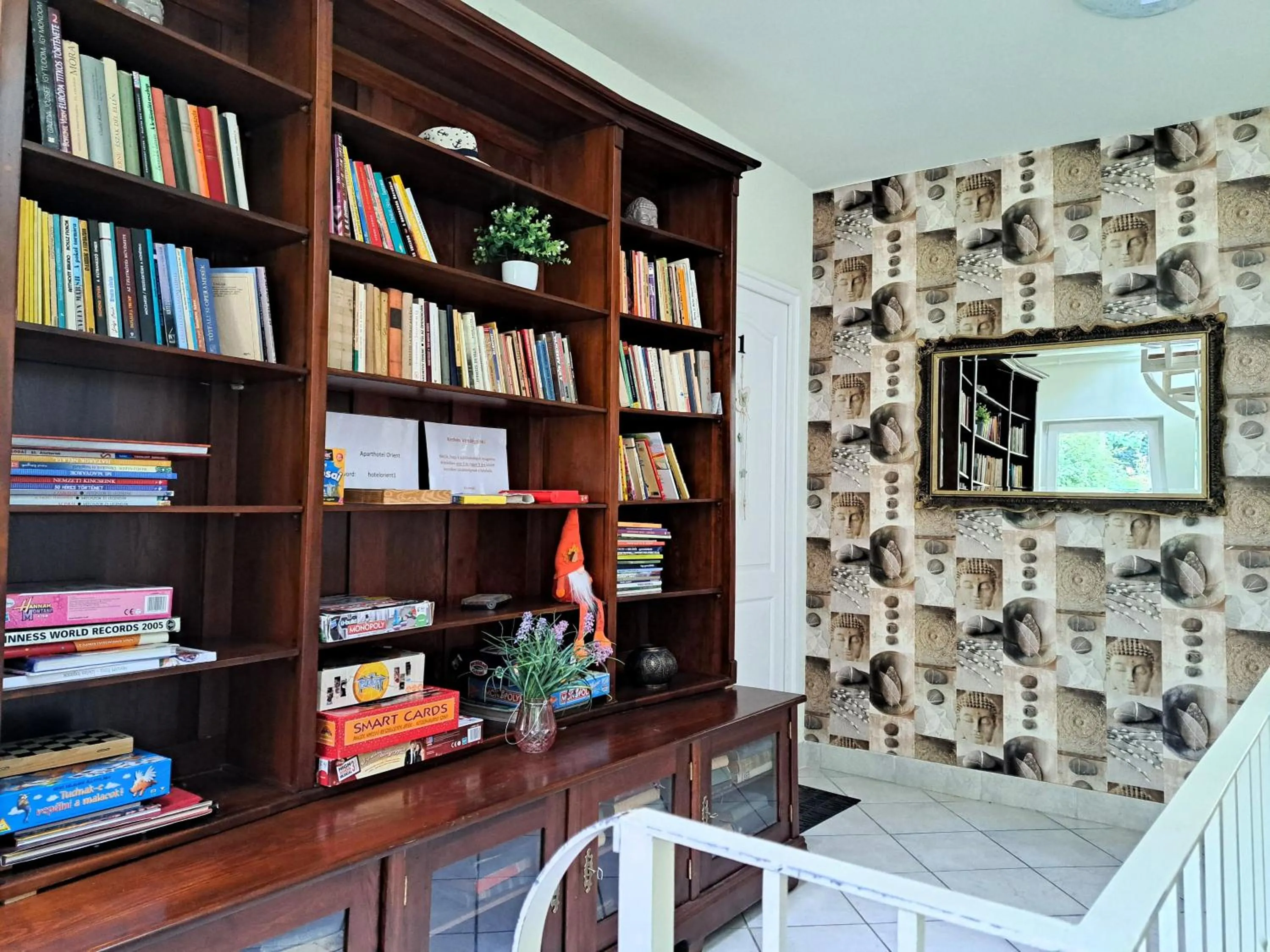 Property building in Orient Apartmanház