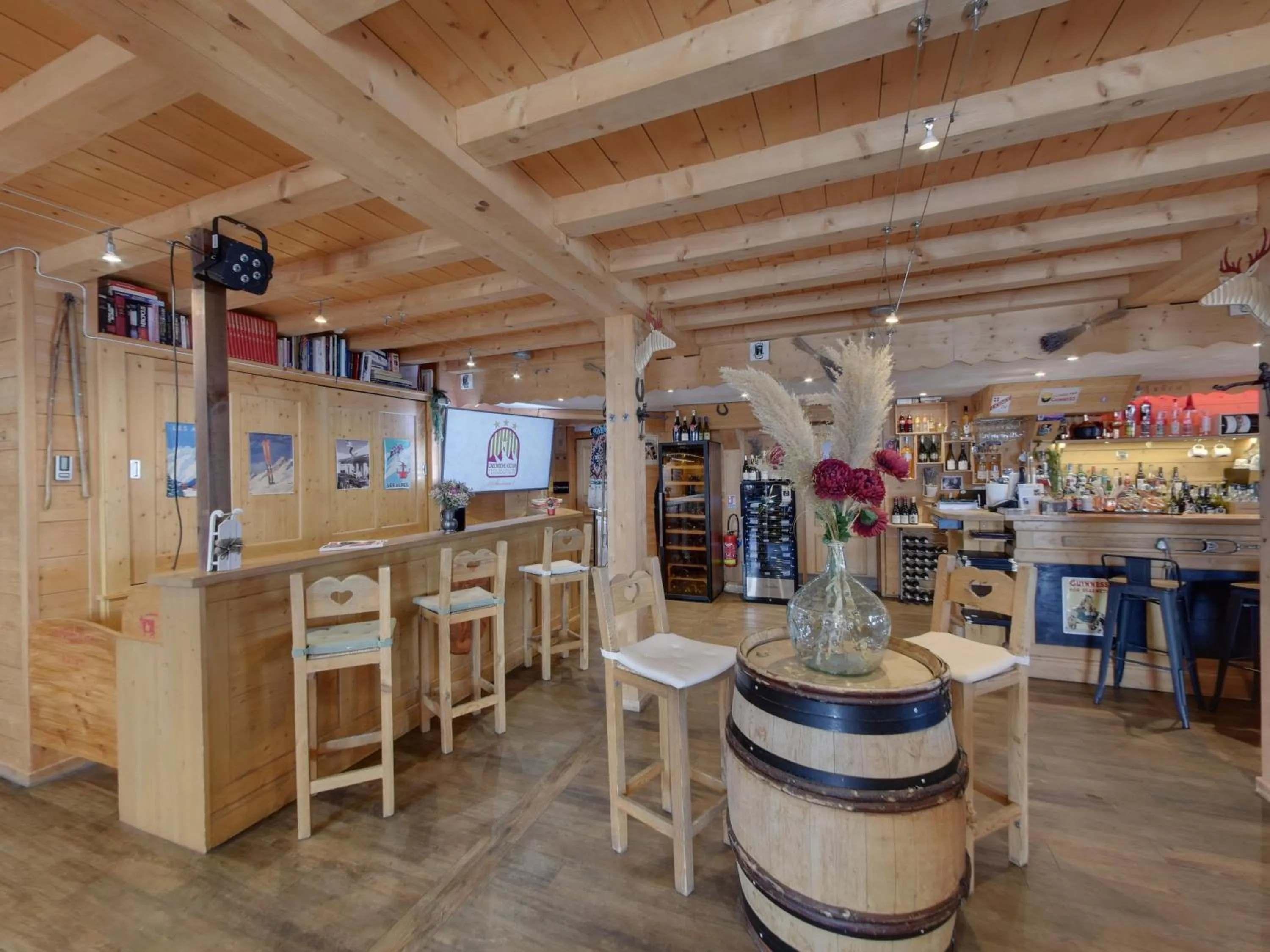 Restaurant/places to eat in Hôtel L'Accroche Coeur