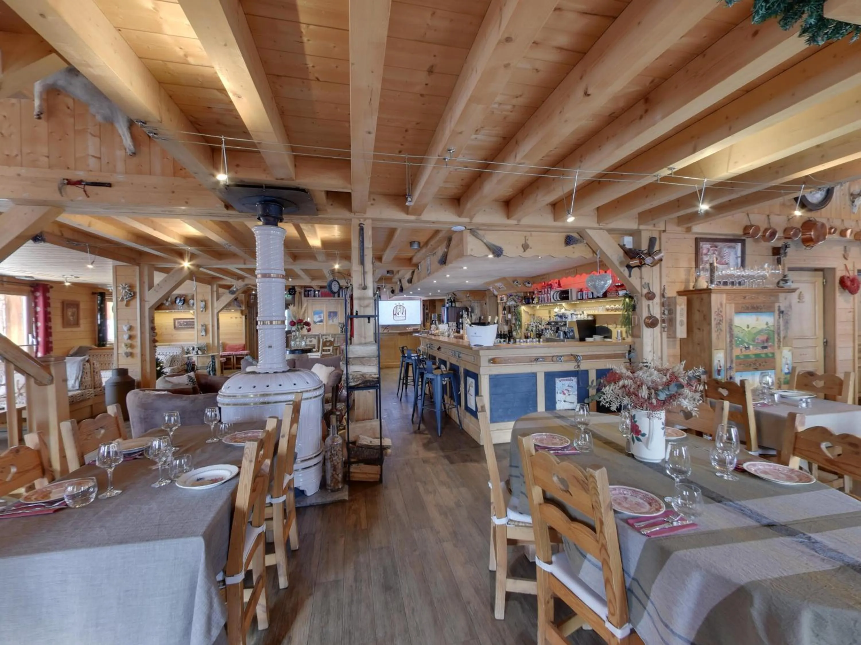 Restaurant/places to eat in Hôtel L'Accroche Coeur