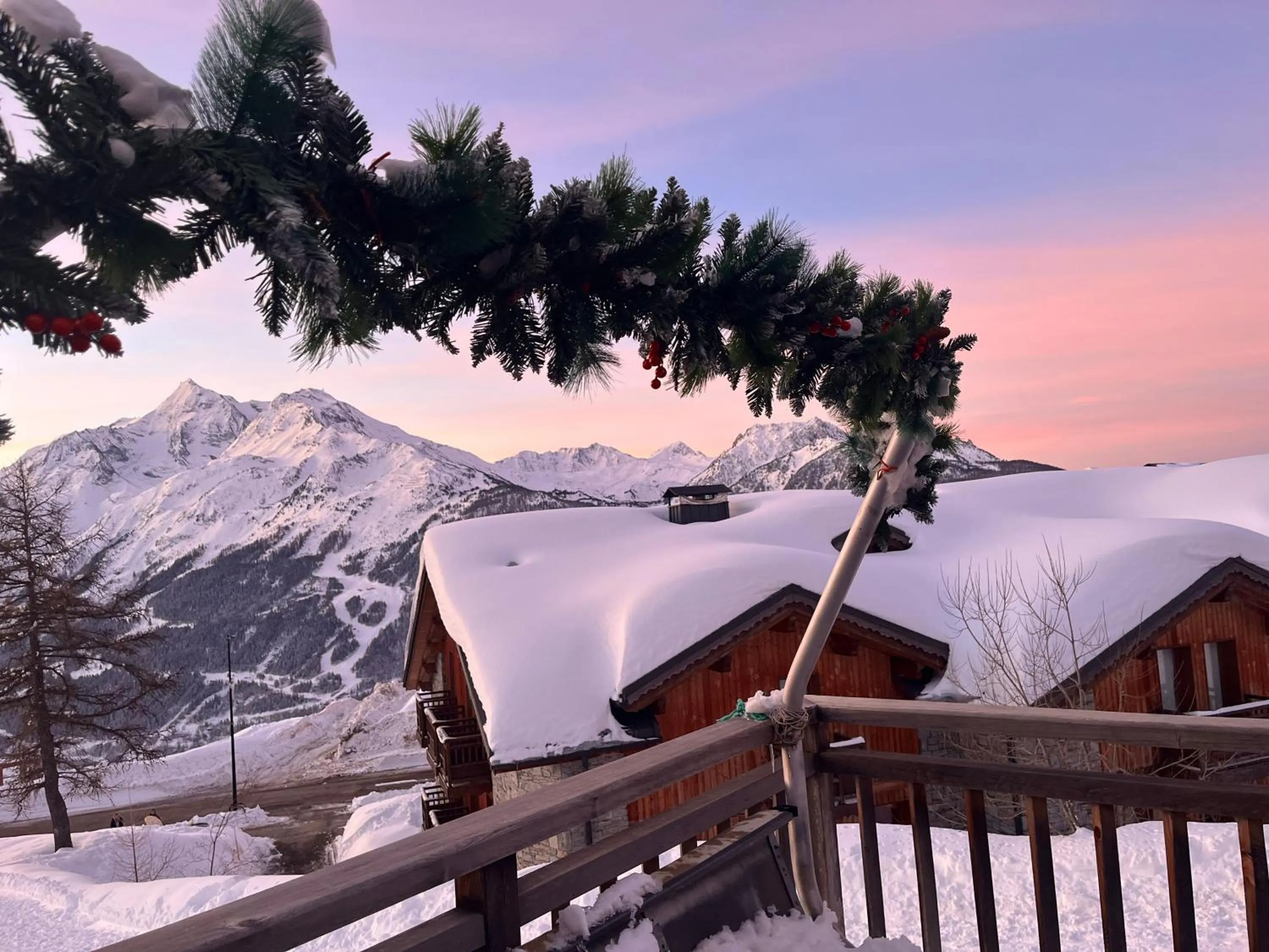 Property building in Hôtel L'Accroche Coeur