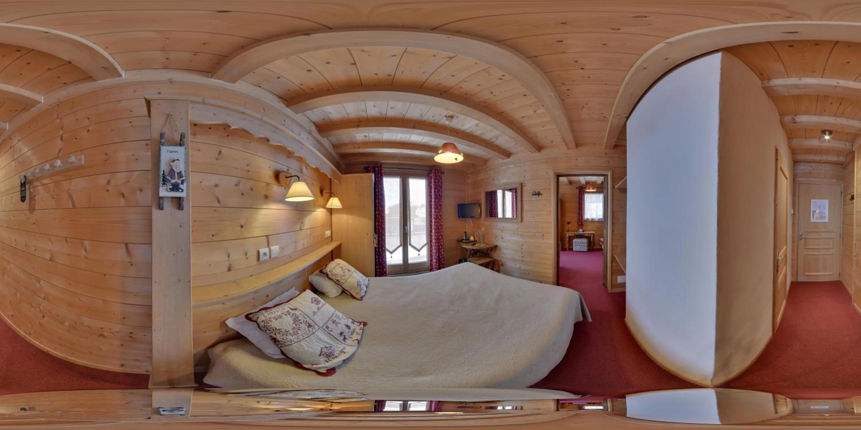 Bedroom in Hôtel L'Accroche Coeur