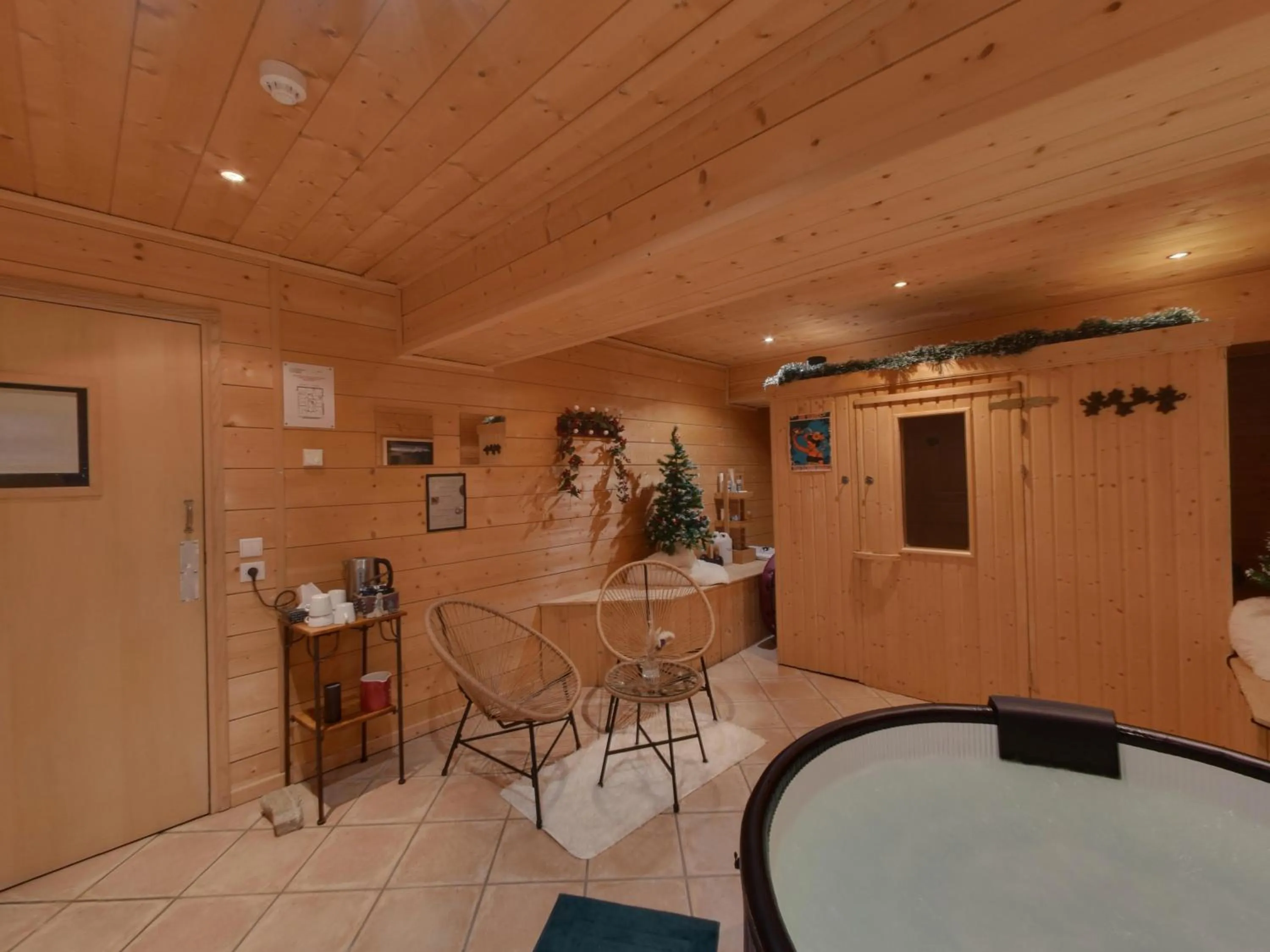 Spa and wellness centre/facilities in Hôtel L'Accroche Coeur