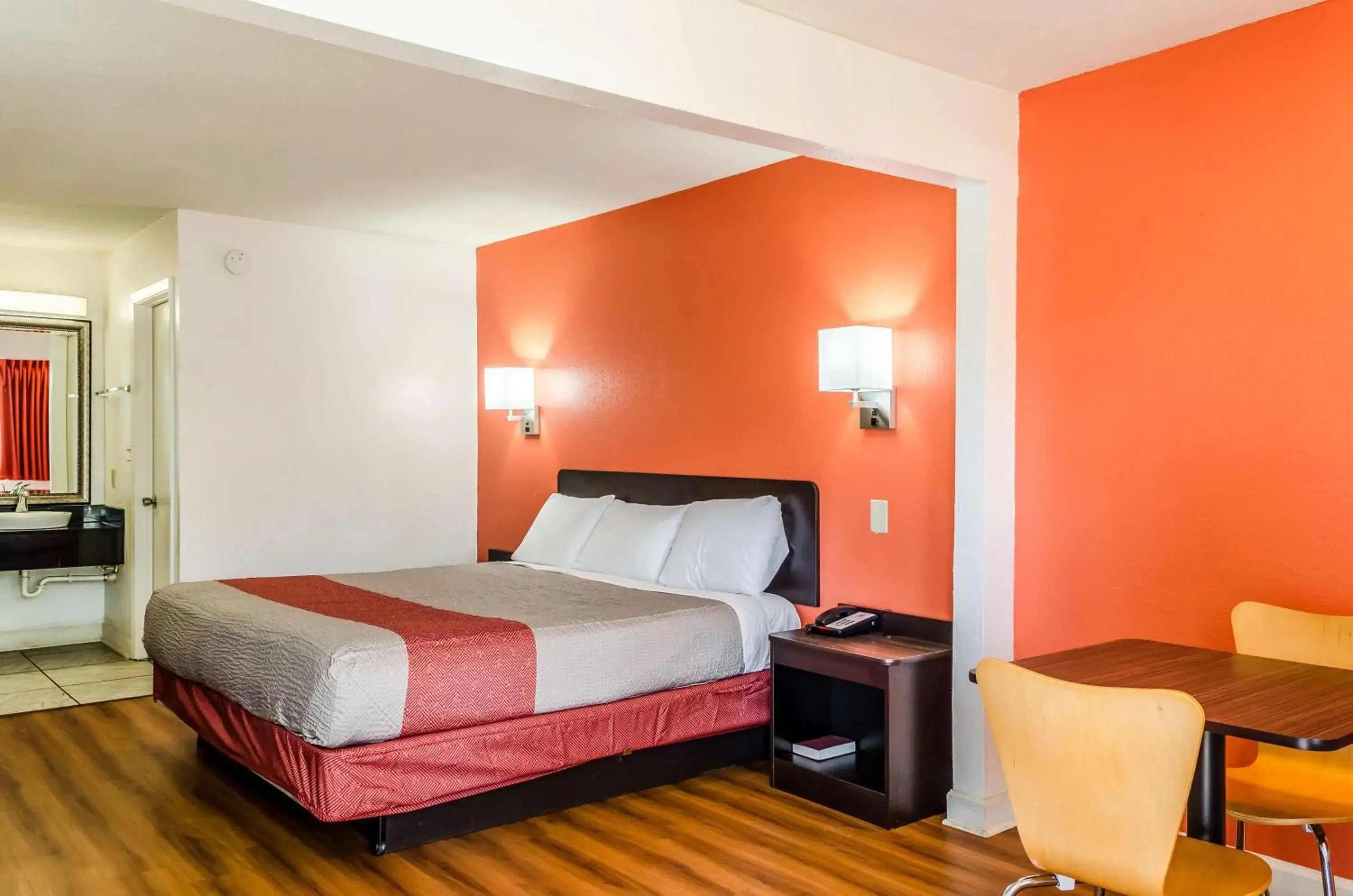 Deluxe King Room - Non-Smoking in Motel 6-Saraland, AL Deluxe King Room - Non-Smoking in Motel 6-Saraland, AL