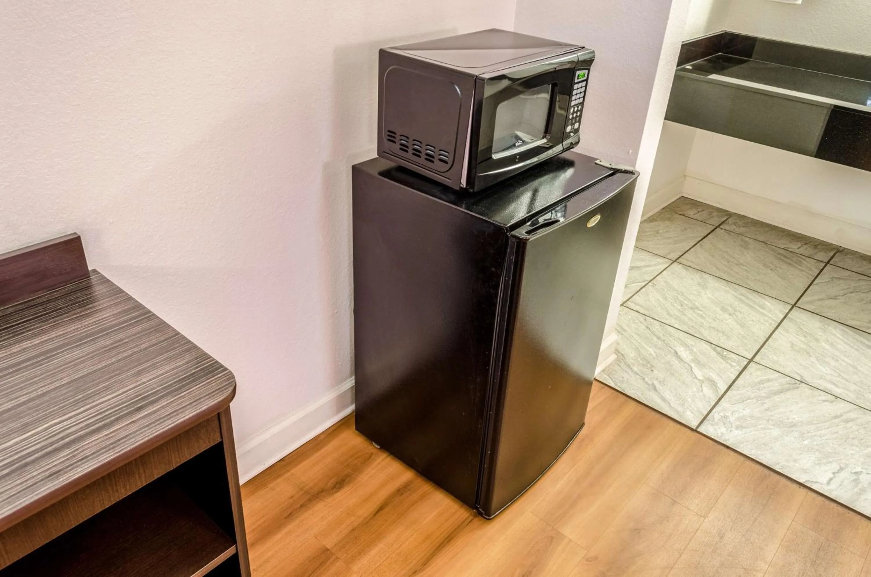 Photo of the whole room in Motel 6-Saraland, AL