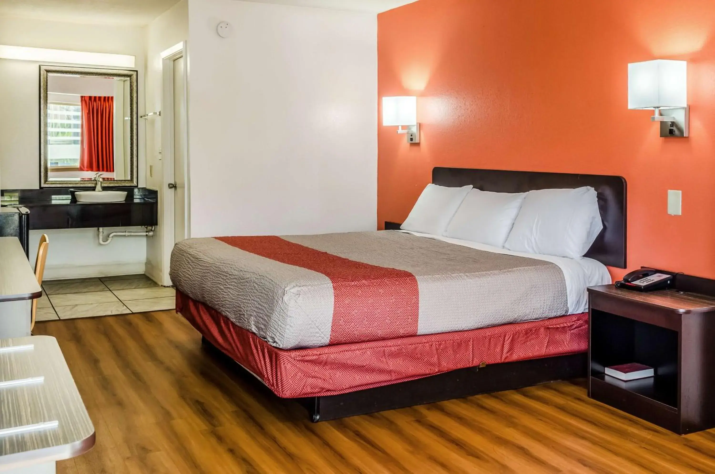 Deluxe King Room - Smoking in Motel 6-Saraland, AL Deluxe King Room - Smoking in Motel 6-Saraland, AL